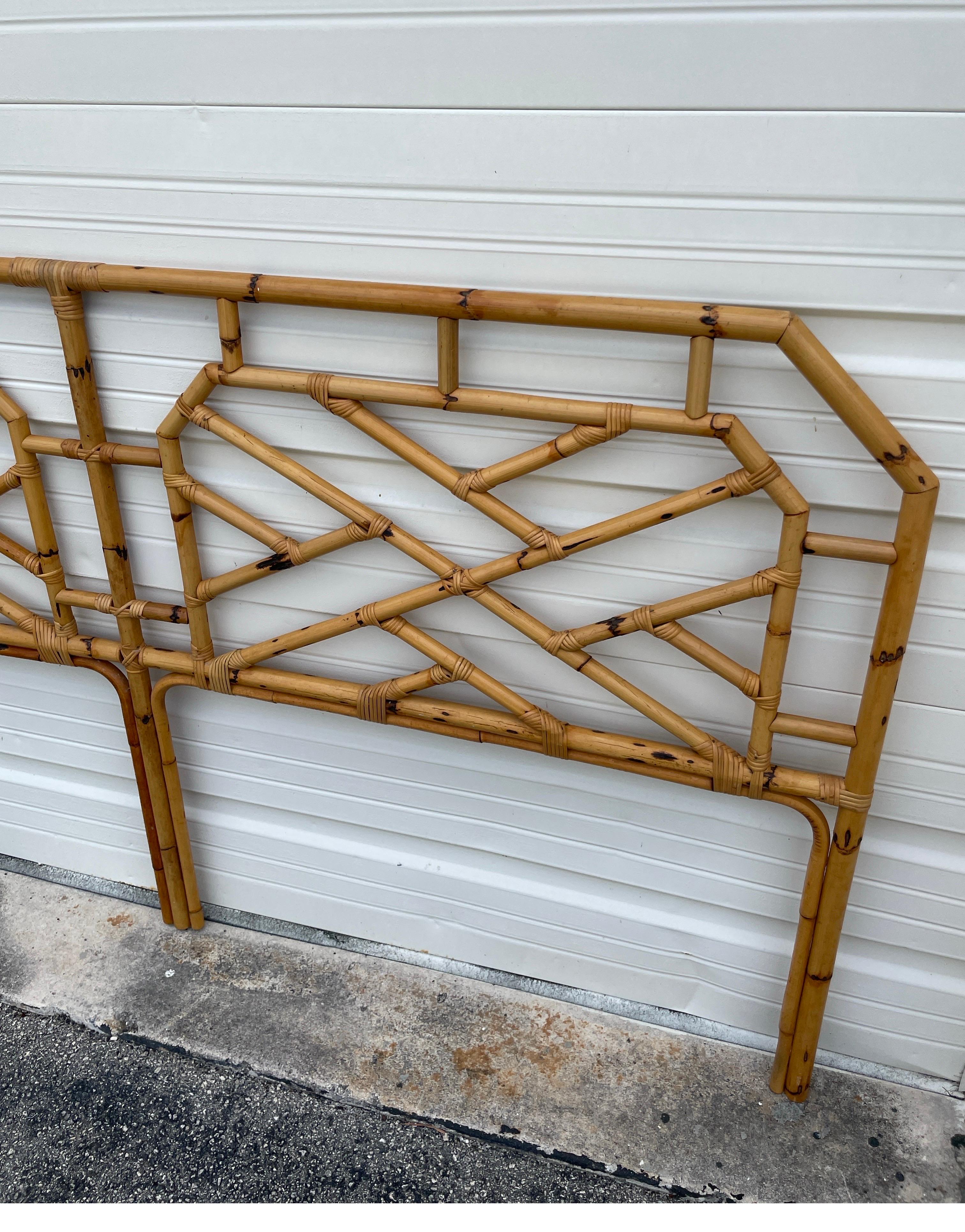 Vintage verbranntem Bambus chinesischen Chippendale-Stil King-Size-Kopfteil.