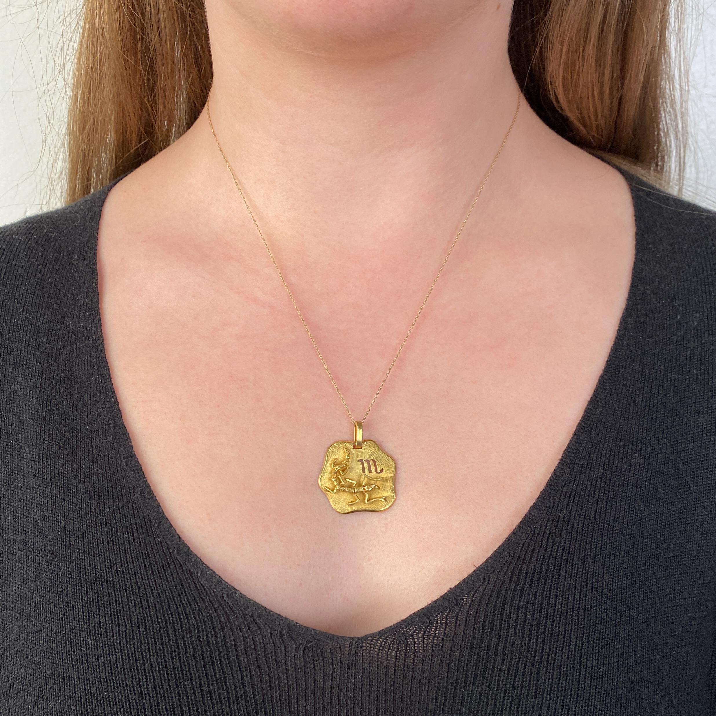 Vintage Skorpion Zodiac Anhänger von 18k Gold Damen im Angebot