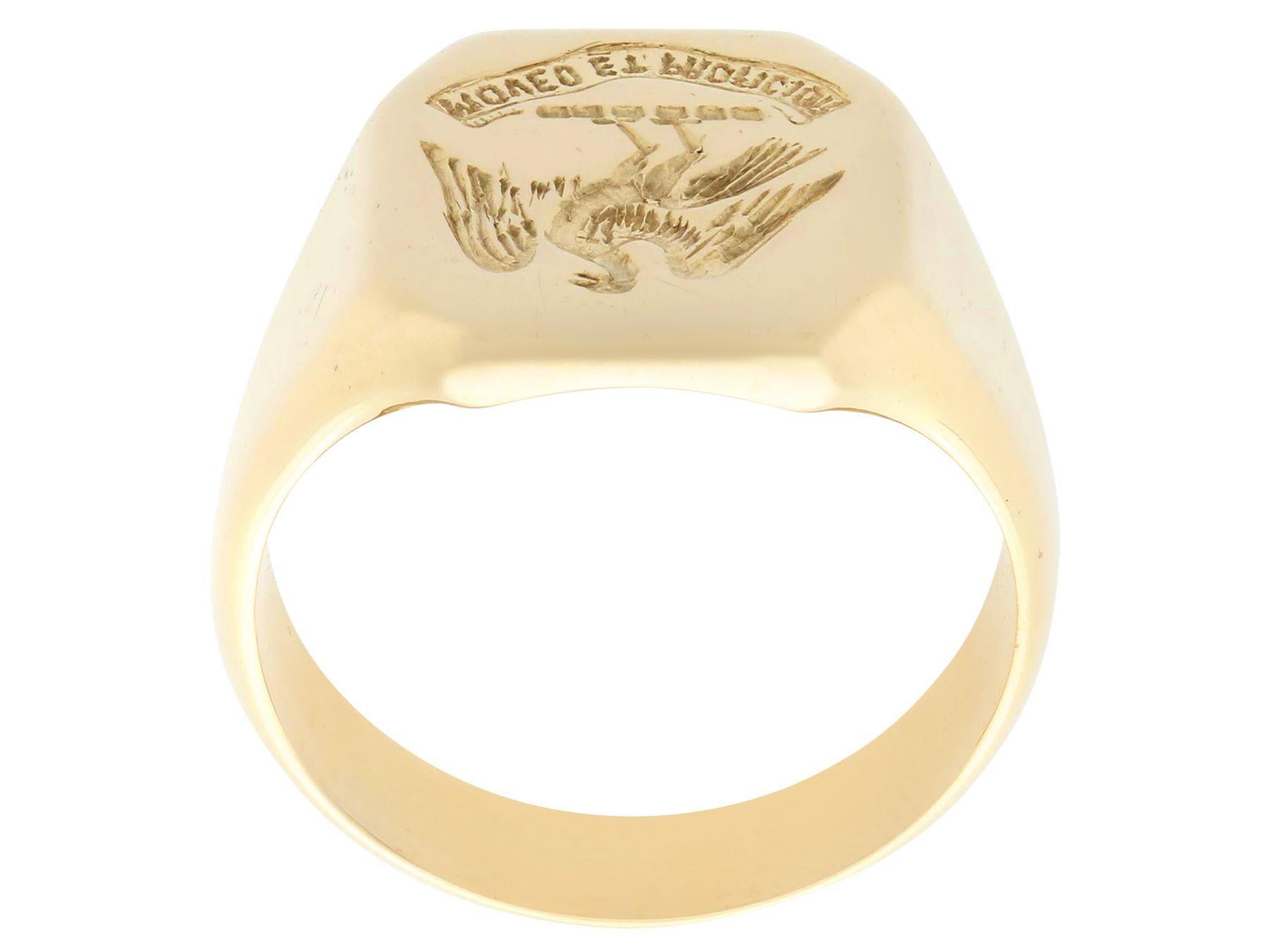 Vintage Scottish 9 Karat Yellow Gold Signet Ring 1944 For Sale 2