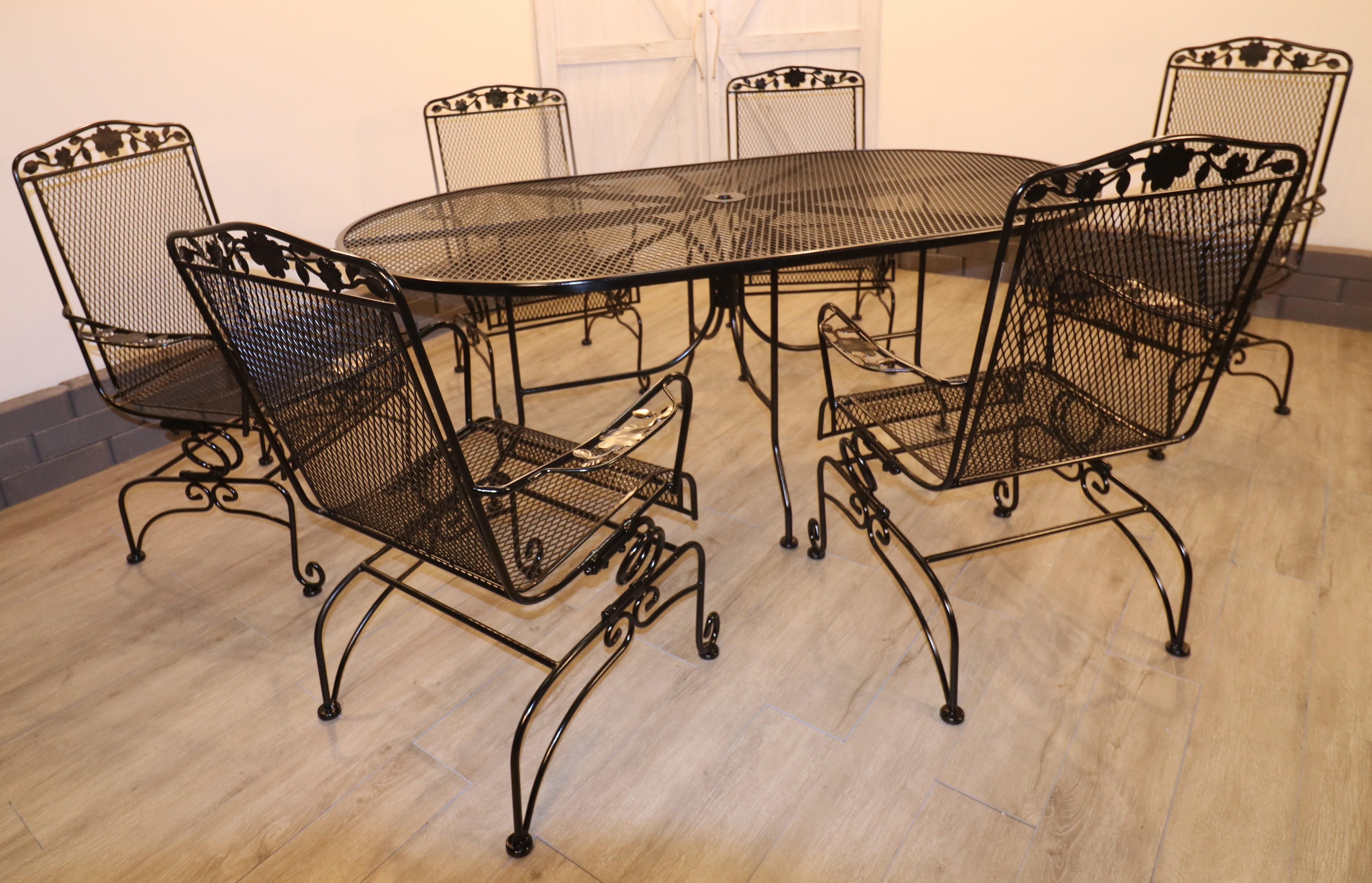 Vintage Scroll Footed Wrought Iron Family Patio Set In Good Condition For Sale In Omaha, NE
