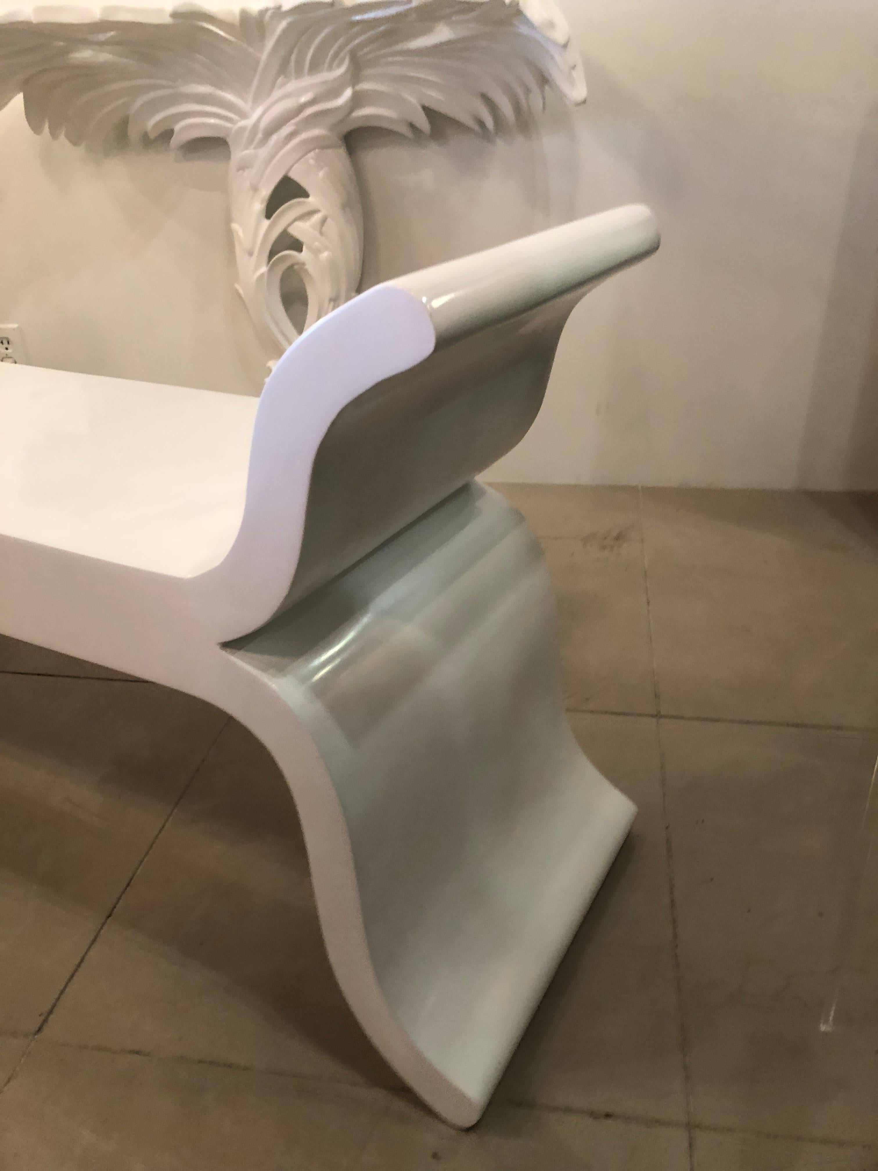 Vintage Scroll Ming White Lacquered Modern Bench In Good Condition In West Palm Beach, FL
