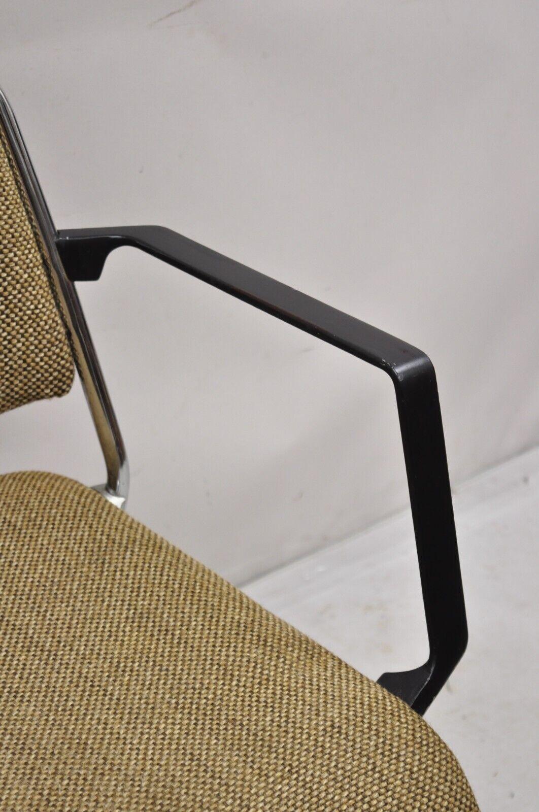 Vintage Sculpted Chrome Frame Post Mid Century Modern Office Arm Chair For Sale 3