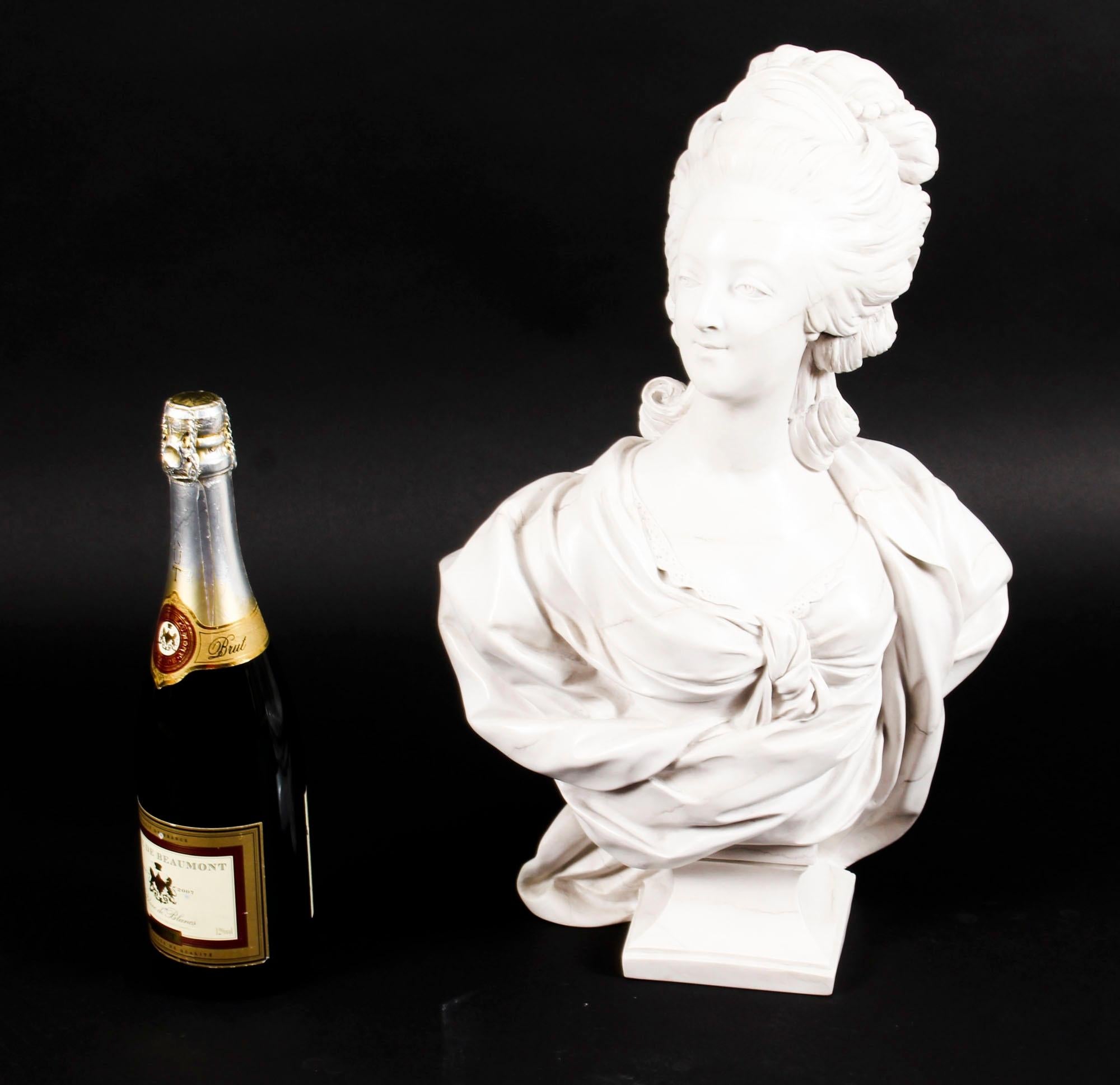Busto scolpito d'epoca in marmo composito di Marie Antoinette fine XX secolo in vendita 7