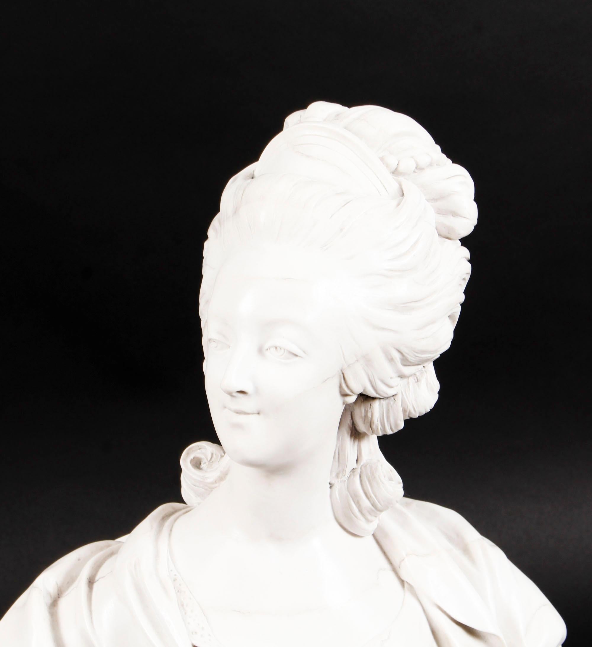 Busto scolpito d'epoca in marmo composito di Marie Antoinette fine XX secolo in vendita 1