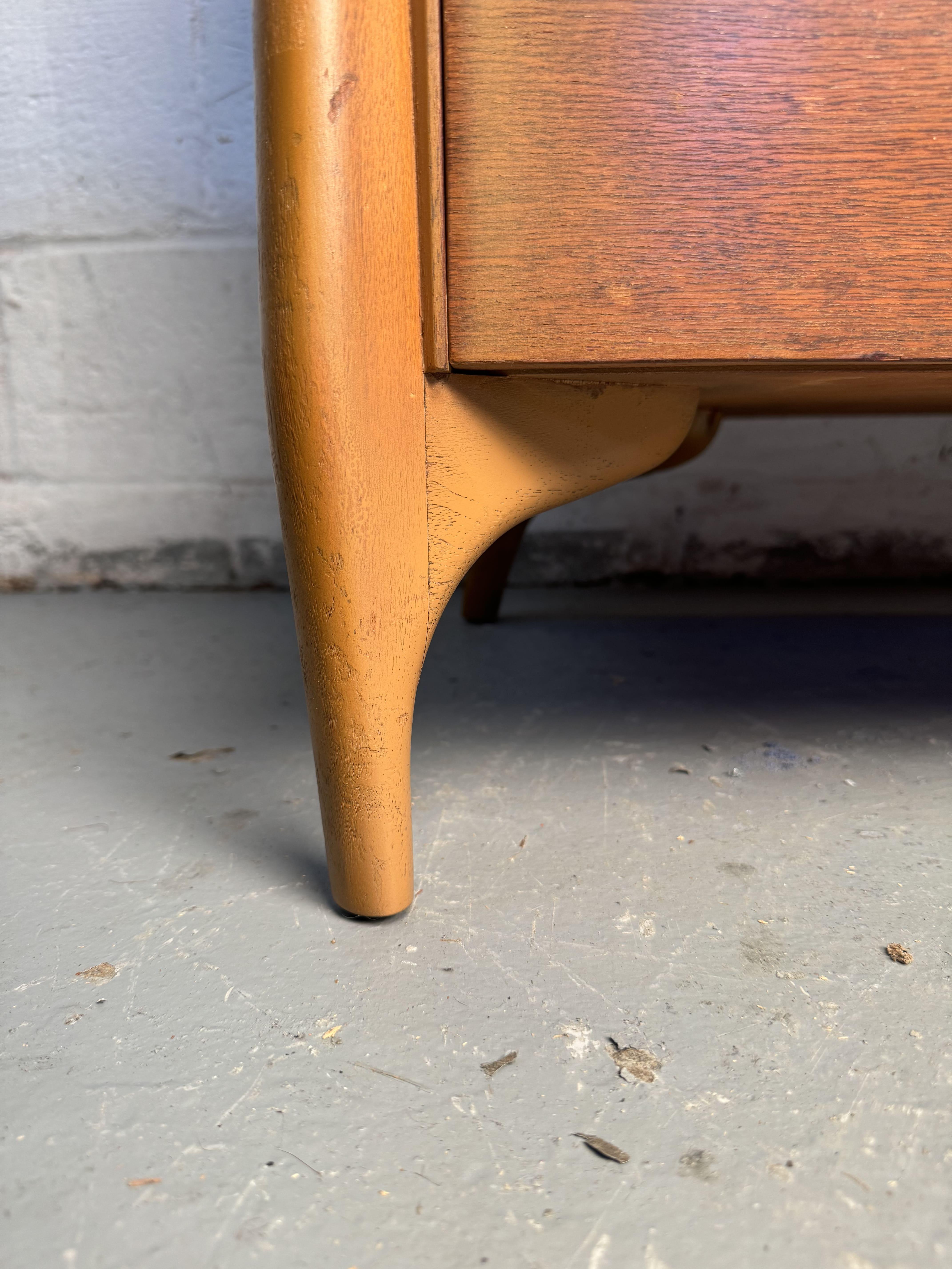 Skulpturale Vintage-Kommode von Stiehl Furniture, New York im Angebot 8