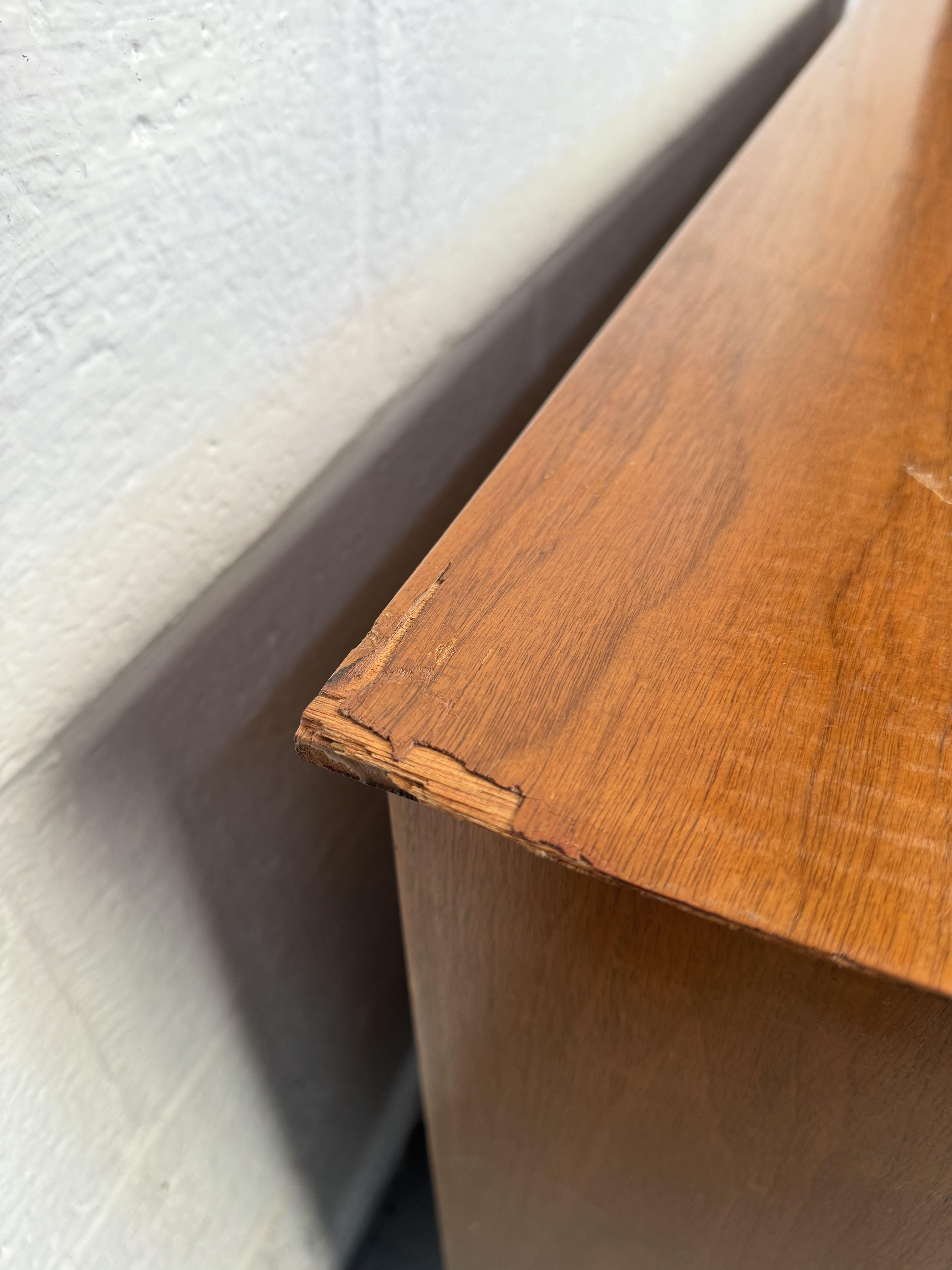 Skulpturale Vintage-Kommode von Stiehl Furniture, New York im Angebot 1