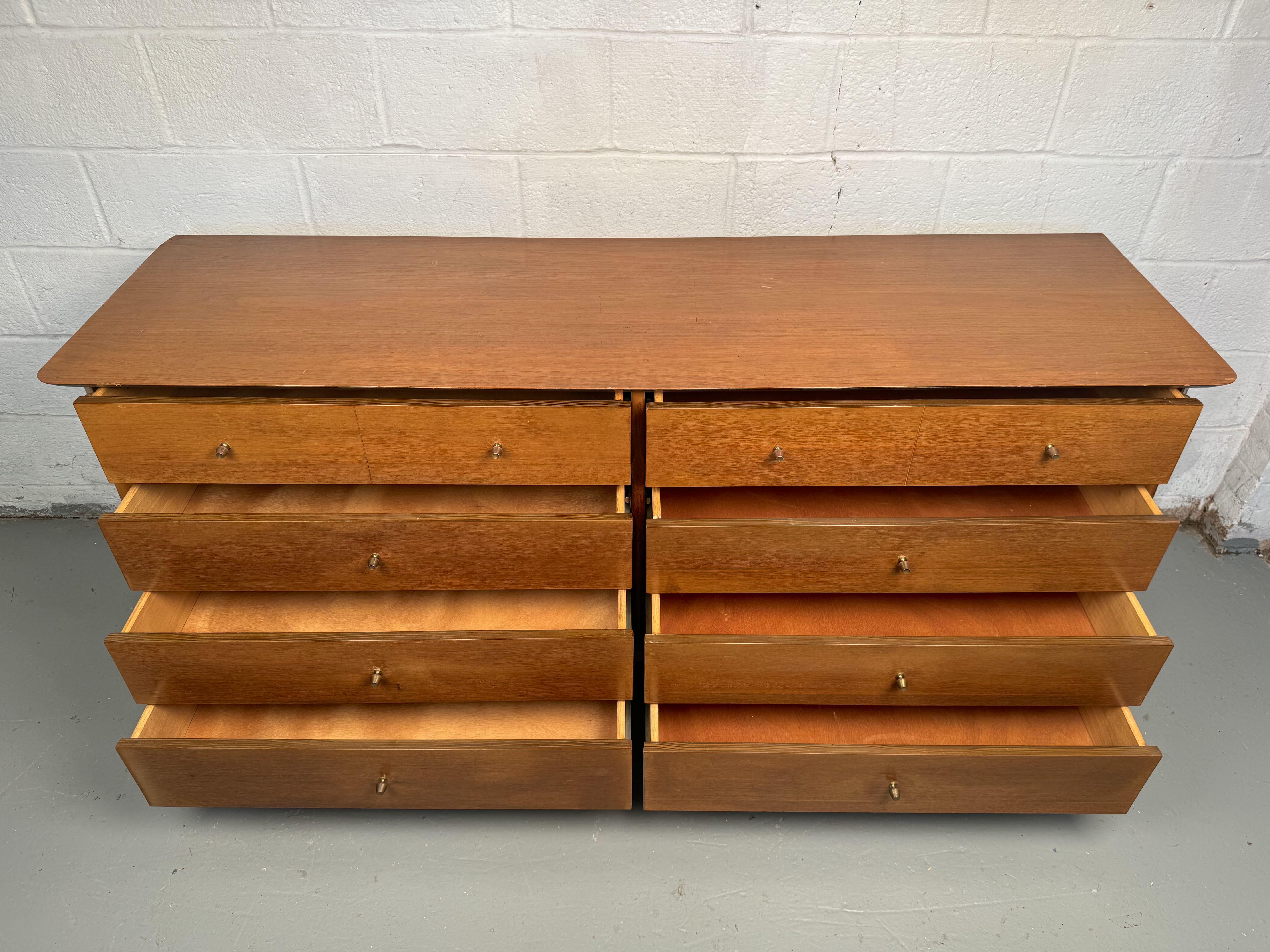 Skulpturale Vintage-Kommode von Stiehl Furniture, New York im Angebot 2