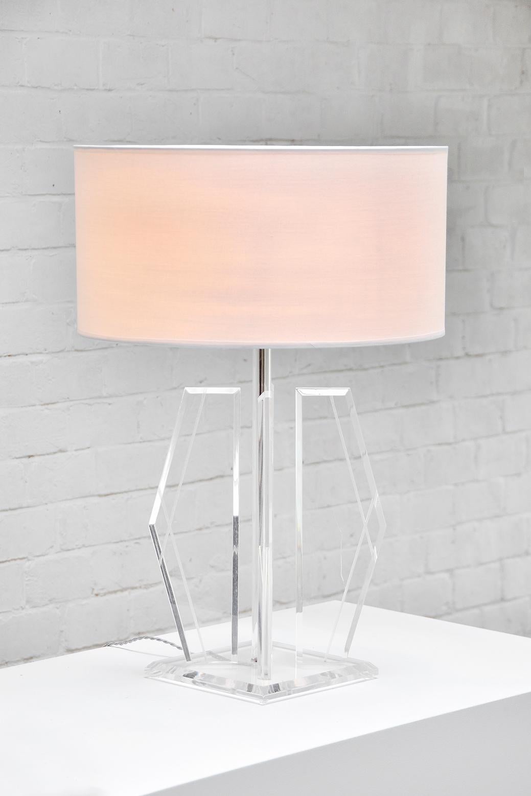 Spectacular and large sculptural table or desk lamp made of solid heavy acrylic glass. Mady by Hivo Van Teal in the 70's. The lamp body is sculptural/angular shaped and sitting on top of a elegant acrylic glass base. The body and base are topped