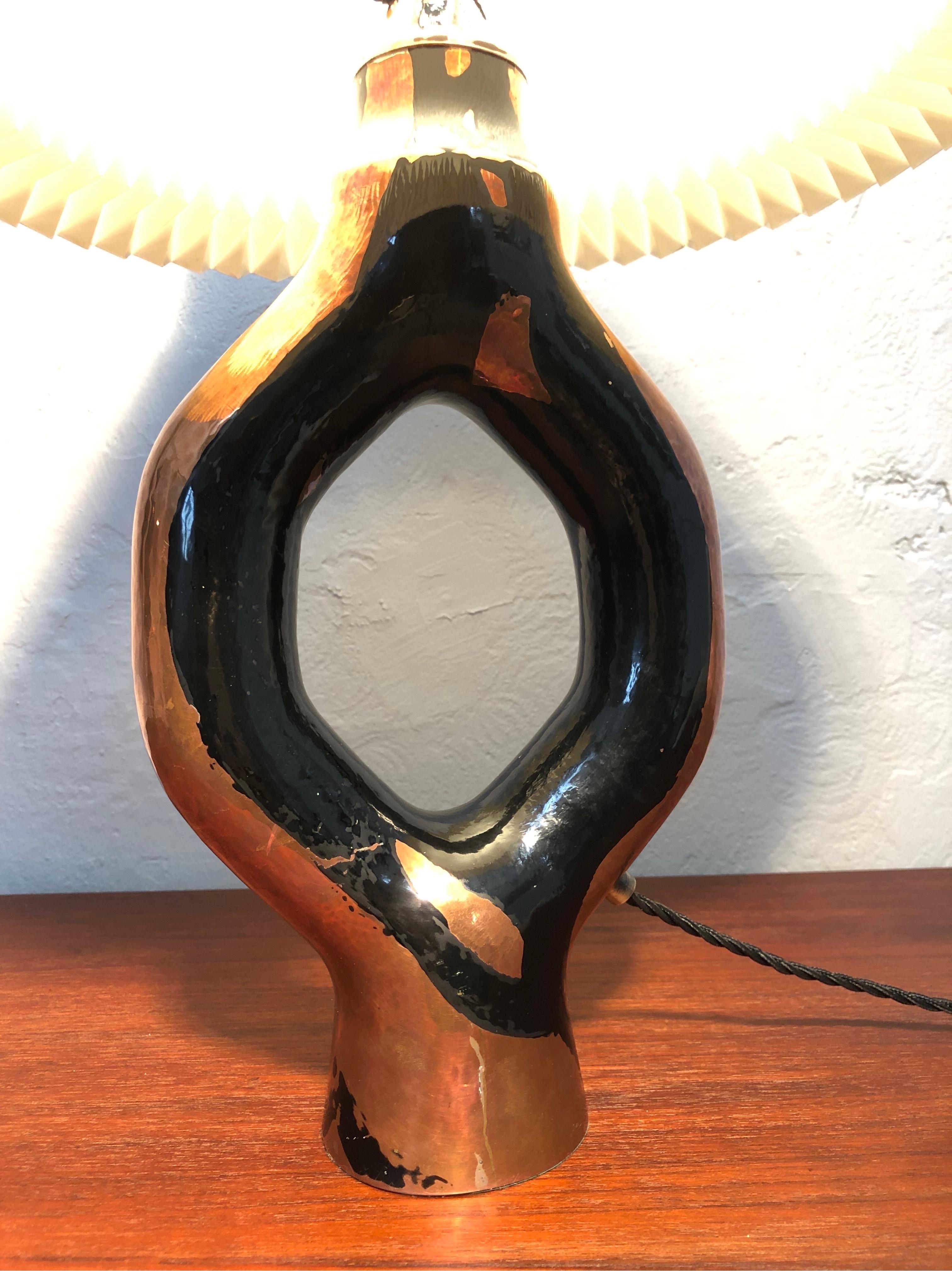 Mid-Century Modern Vintage Sculptural Artisan Table Lamp in Copper For Sale