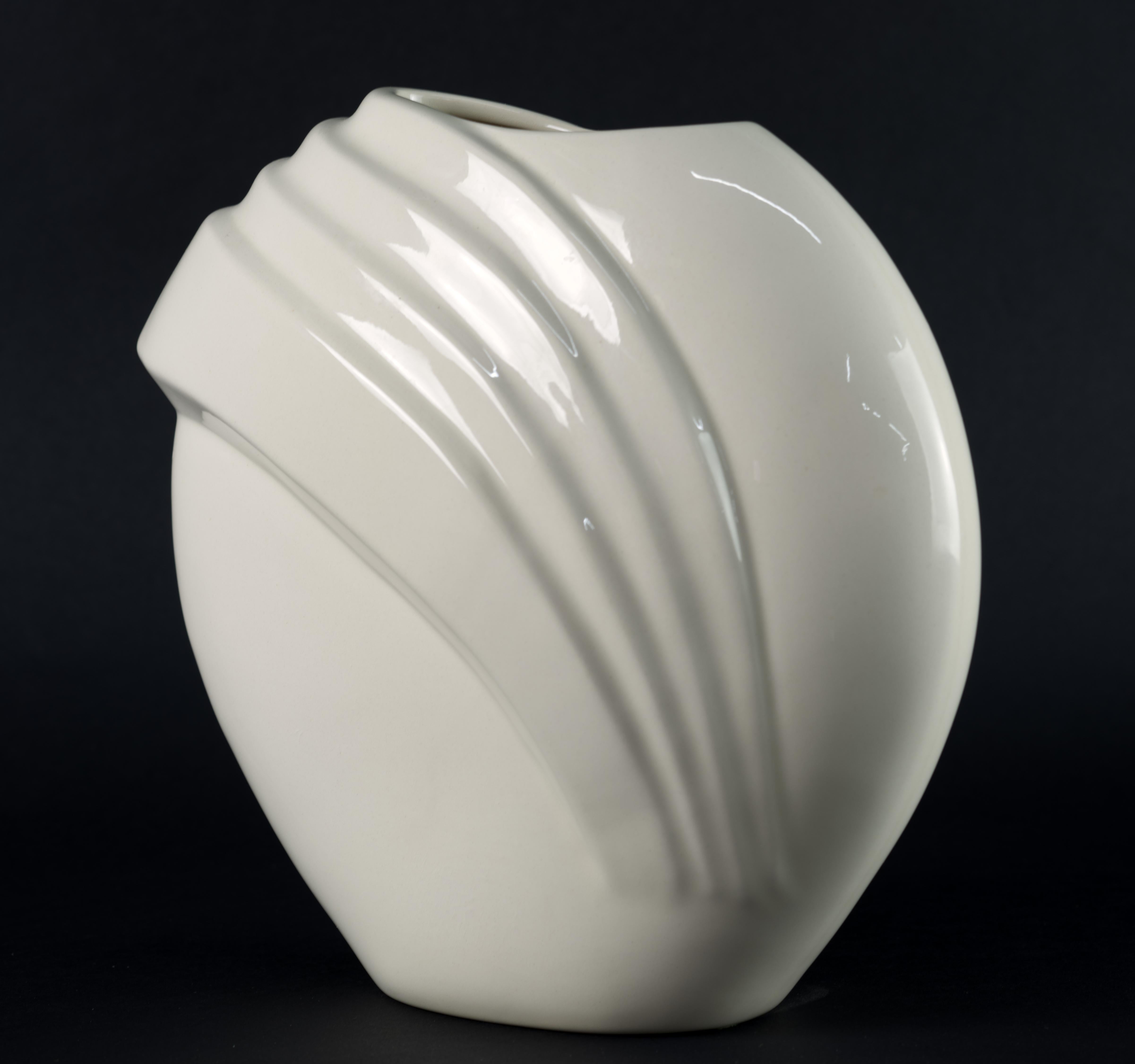 Vintage Sculptural Asymmetrical Art Deco White Ceramic Vase 1980s In Good Condition For Sale In Clifton Springs, NY