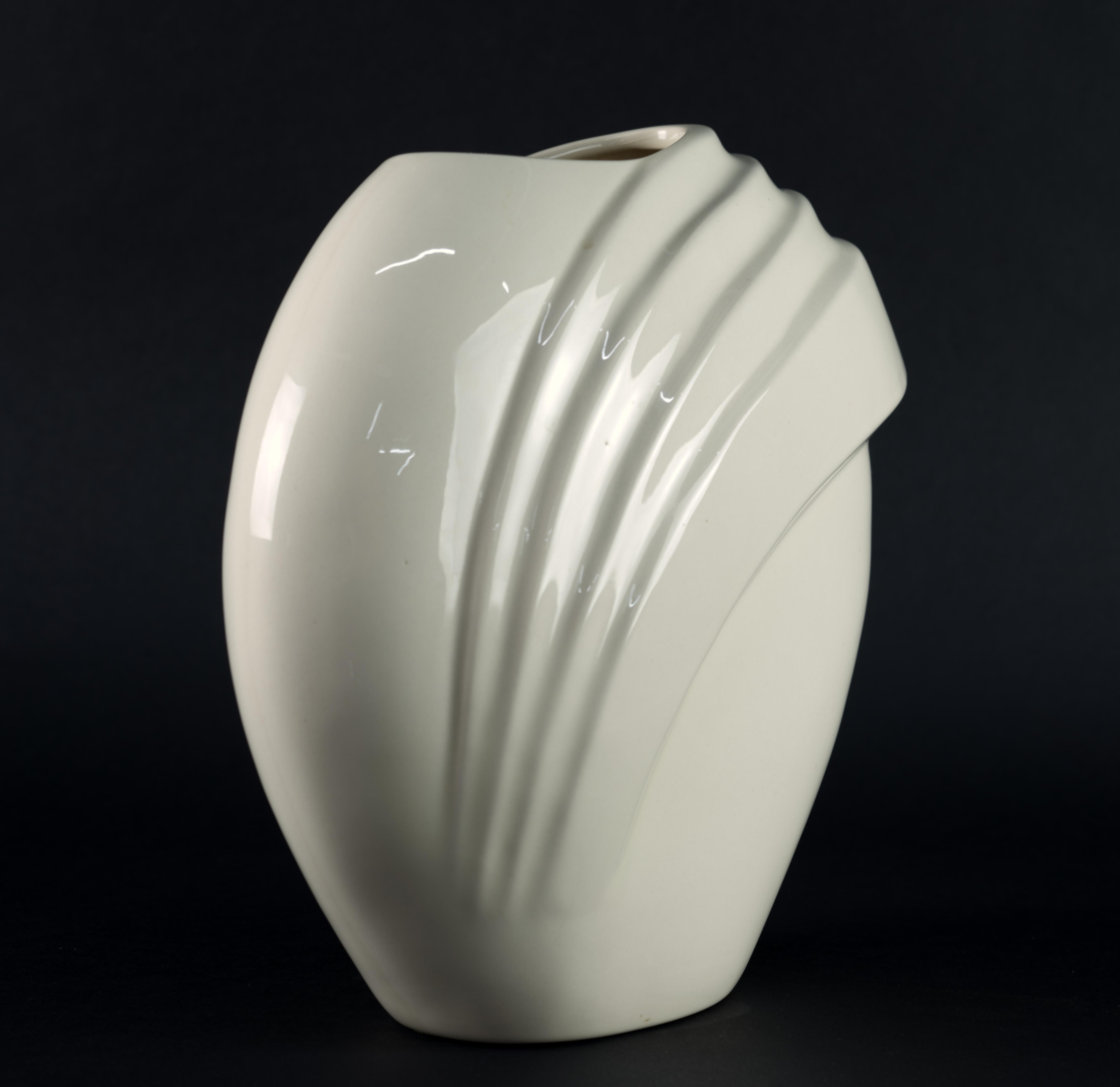 20th Century Vintage Sculptural Asymmetrical Art Deco White Ceramic Vase 1980s For Sale