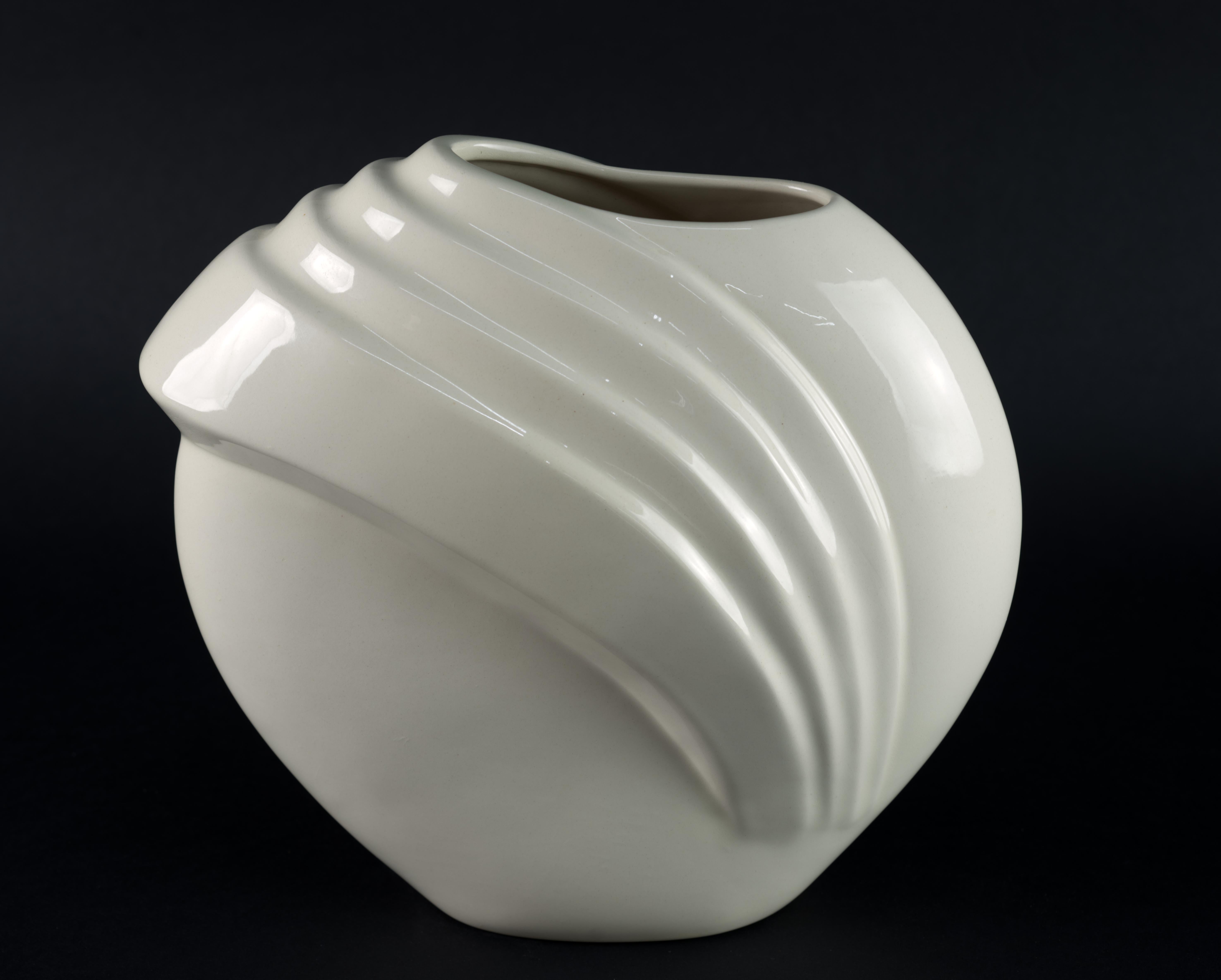 Vintage Sculptural Asymmetrical Art Deco White Ceramic Vase 1980s For Sale 2