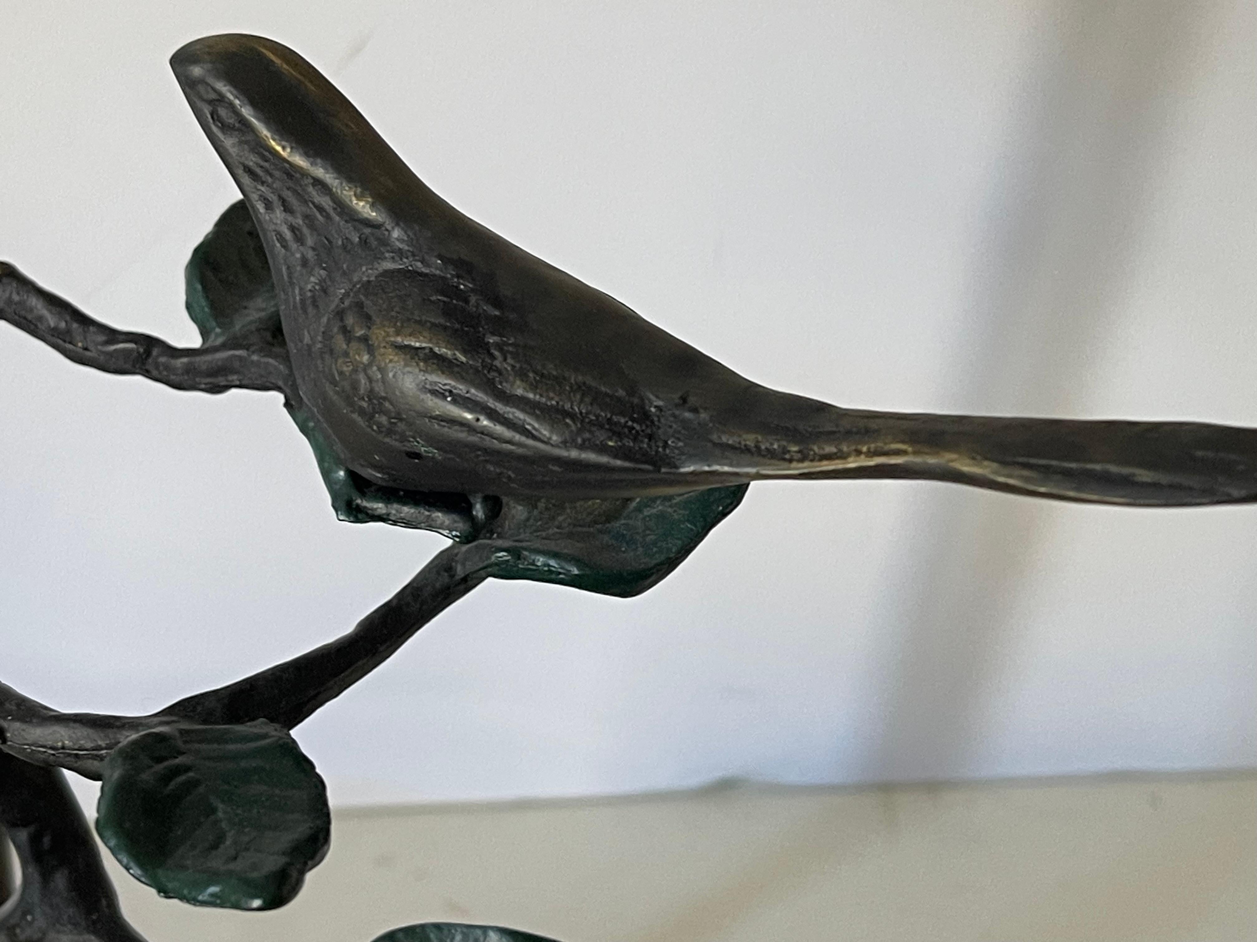 Milieu du XXe siècle Sculpture vintage d'oiseaux en bronze avec abat-jour en vente