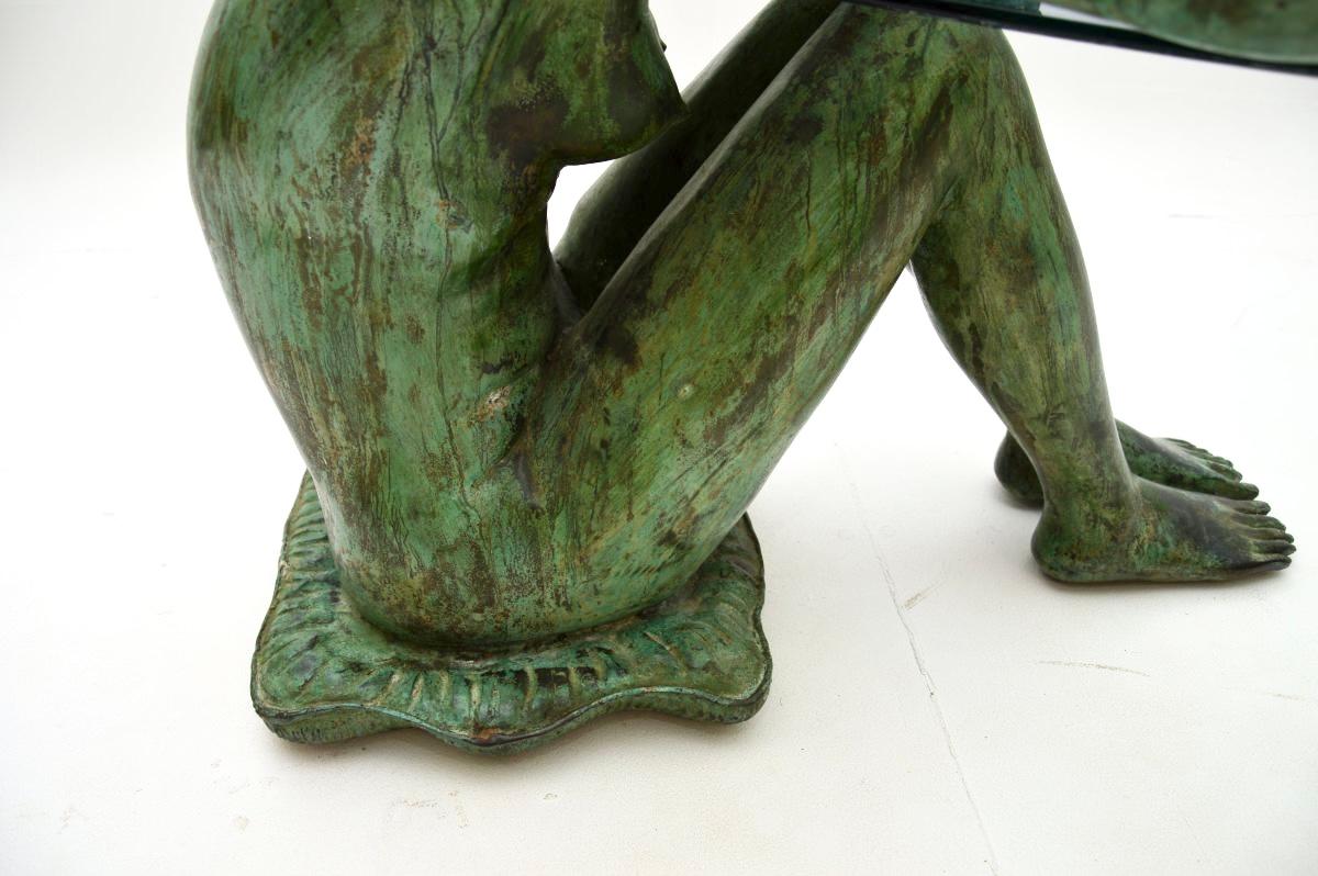 Mesa baja escultórica vintage de bronce en venta 4