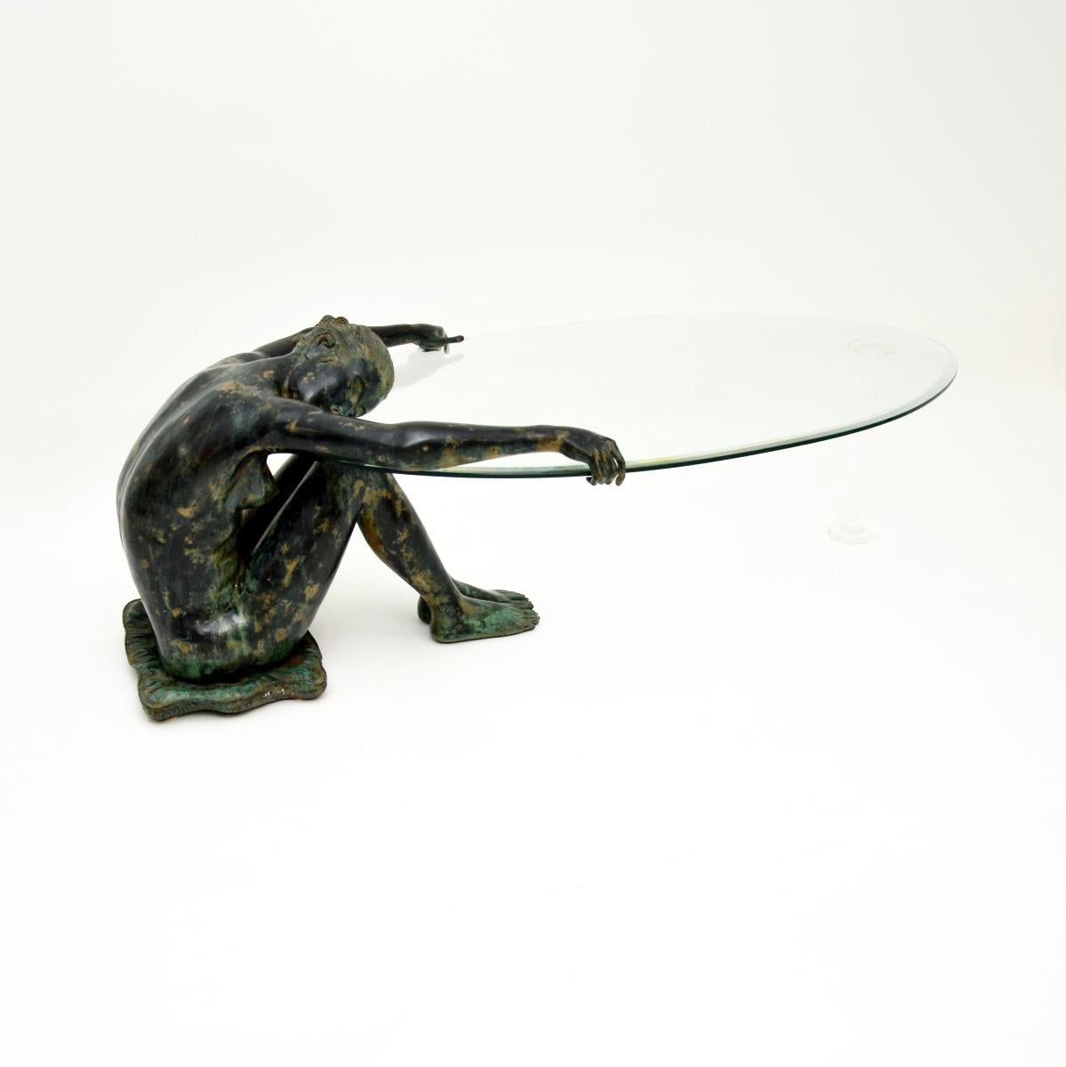 Mesa baja escultórica vintage de bronce Moderno de mediados de siglo en venta