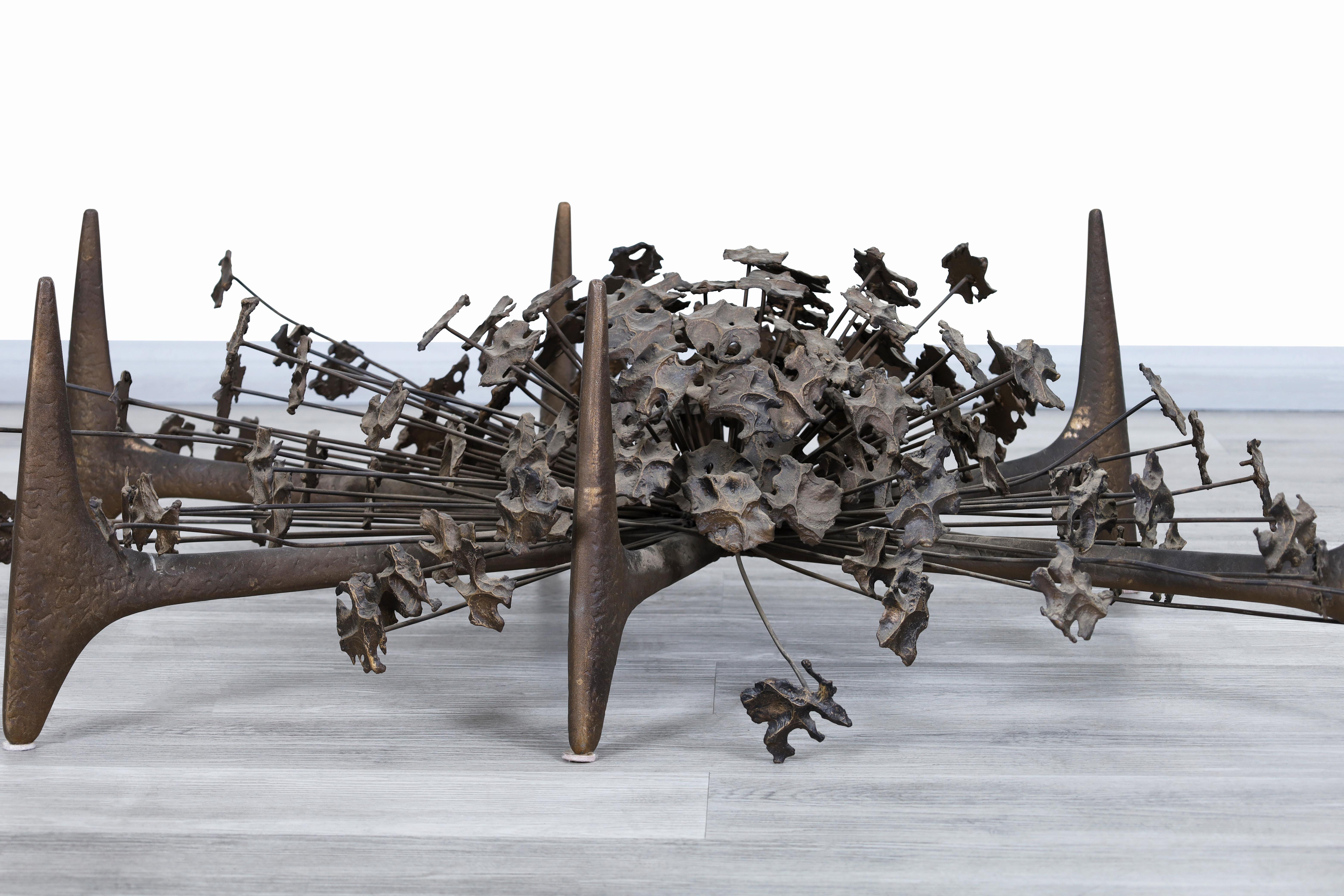 Table basse sculpturale en bronze « Starburst » de Daniel Gluck en vente 4