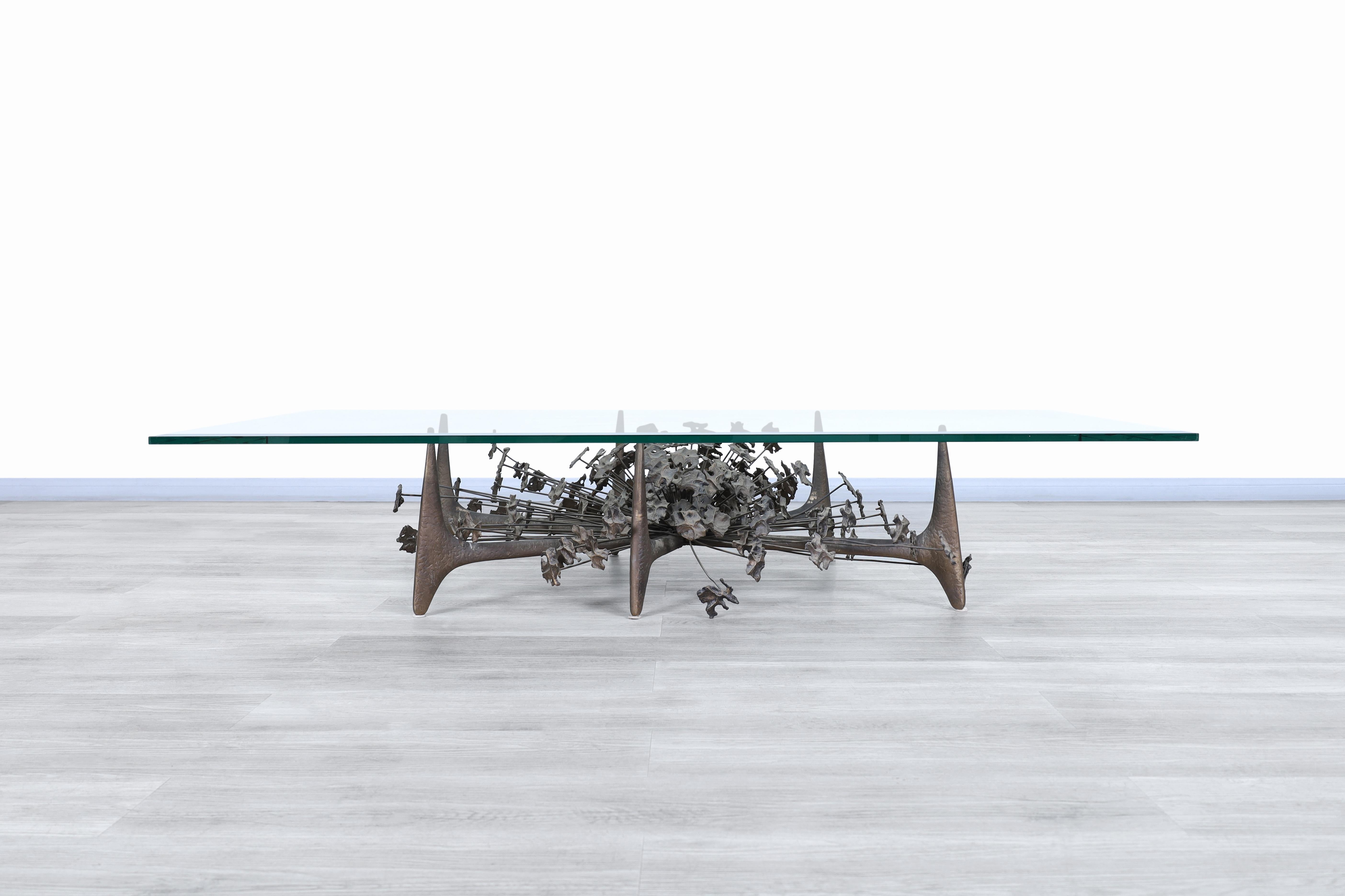 Table basse sculpturale en bronze « Starburst » de Daniel Gluck Bon état - En vente à North Hollywood, CA