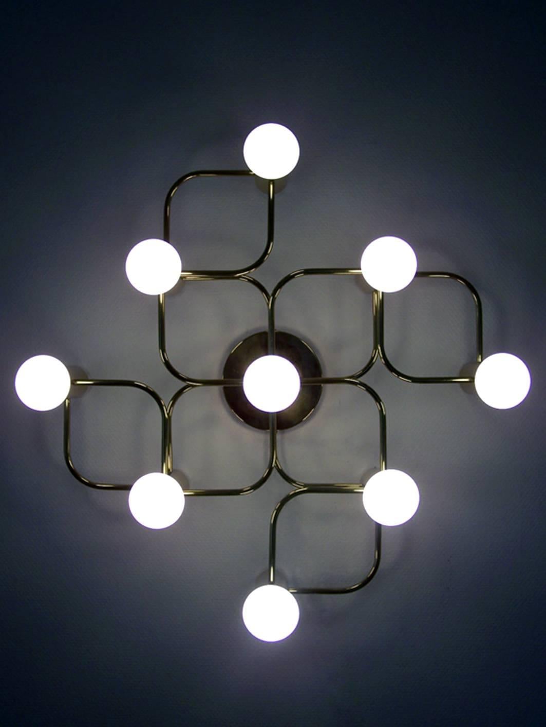 Large sculptural Sciolari style ceiling or wall flush mount by Leola. Polished brass, for 9 bulbs (not incl.) version.
Germany, 1960s.
