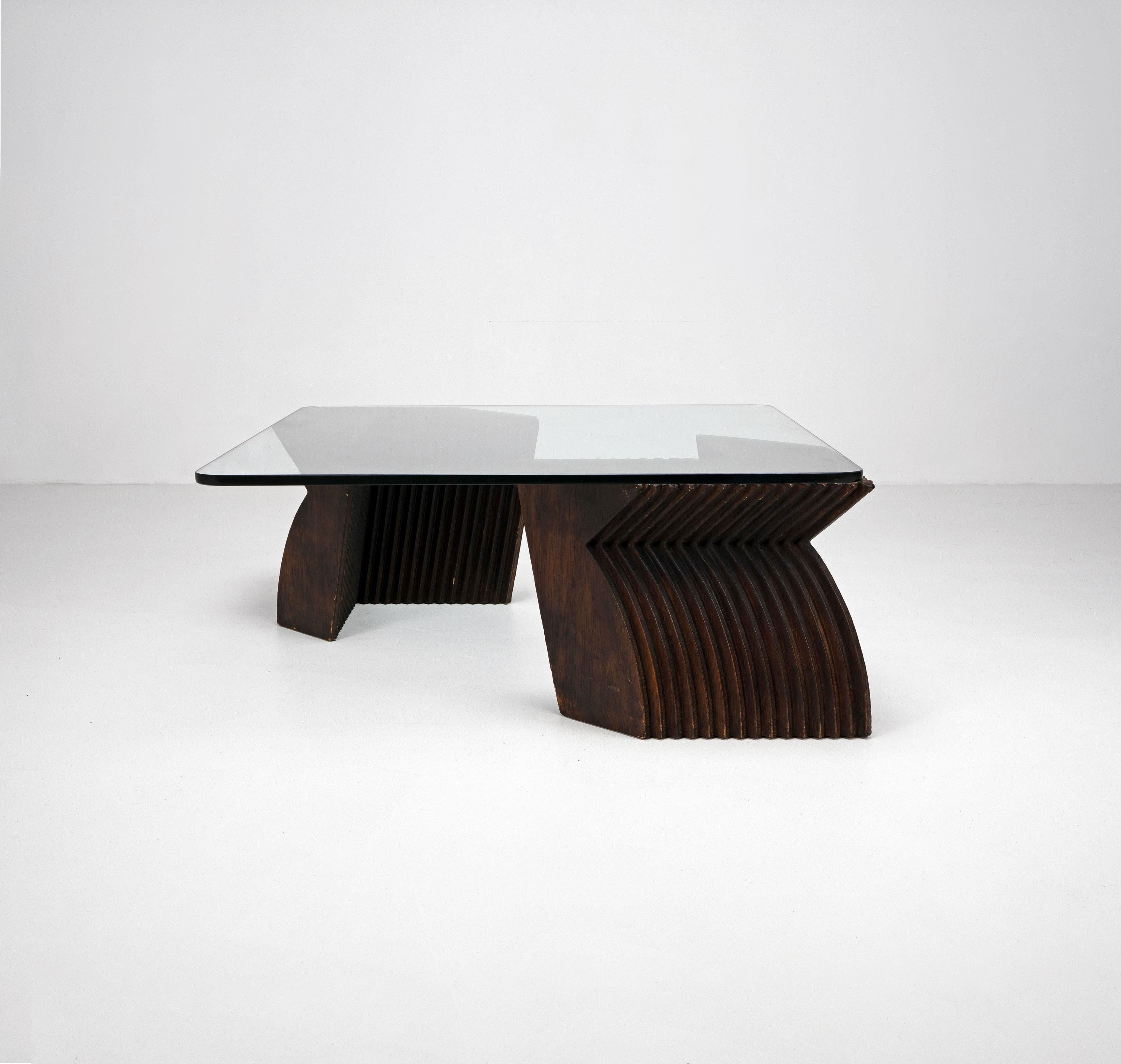 Futuriste Table basse sculpturale vintage en vente
