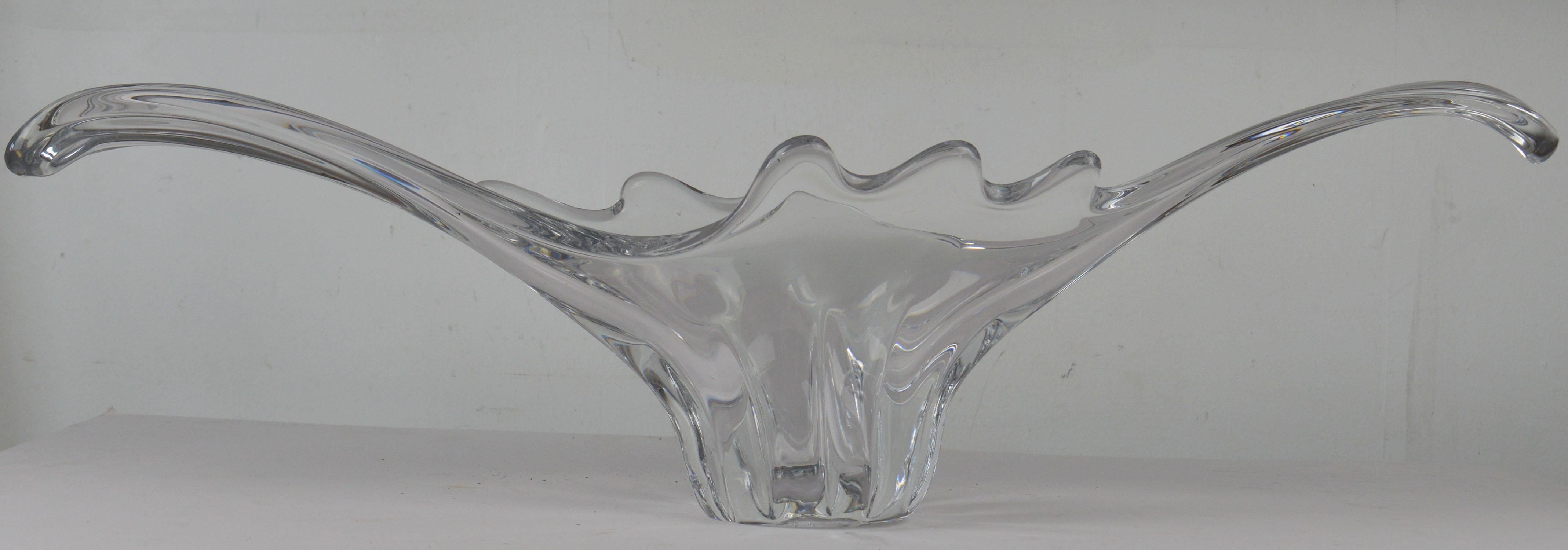 Wonderful asymmetrical shaped crystal vase 

A great piece of sculpture as well as functional.

Good size, perfect condition.

Makers mark on the base. Not clear but it is probably Art Vannes, Paris




  