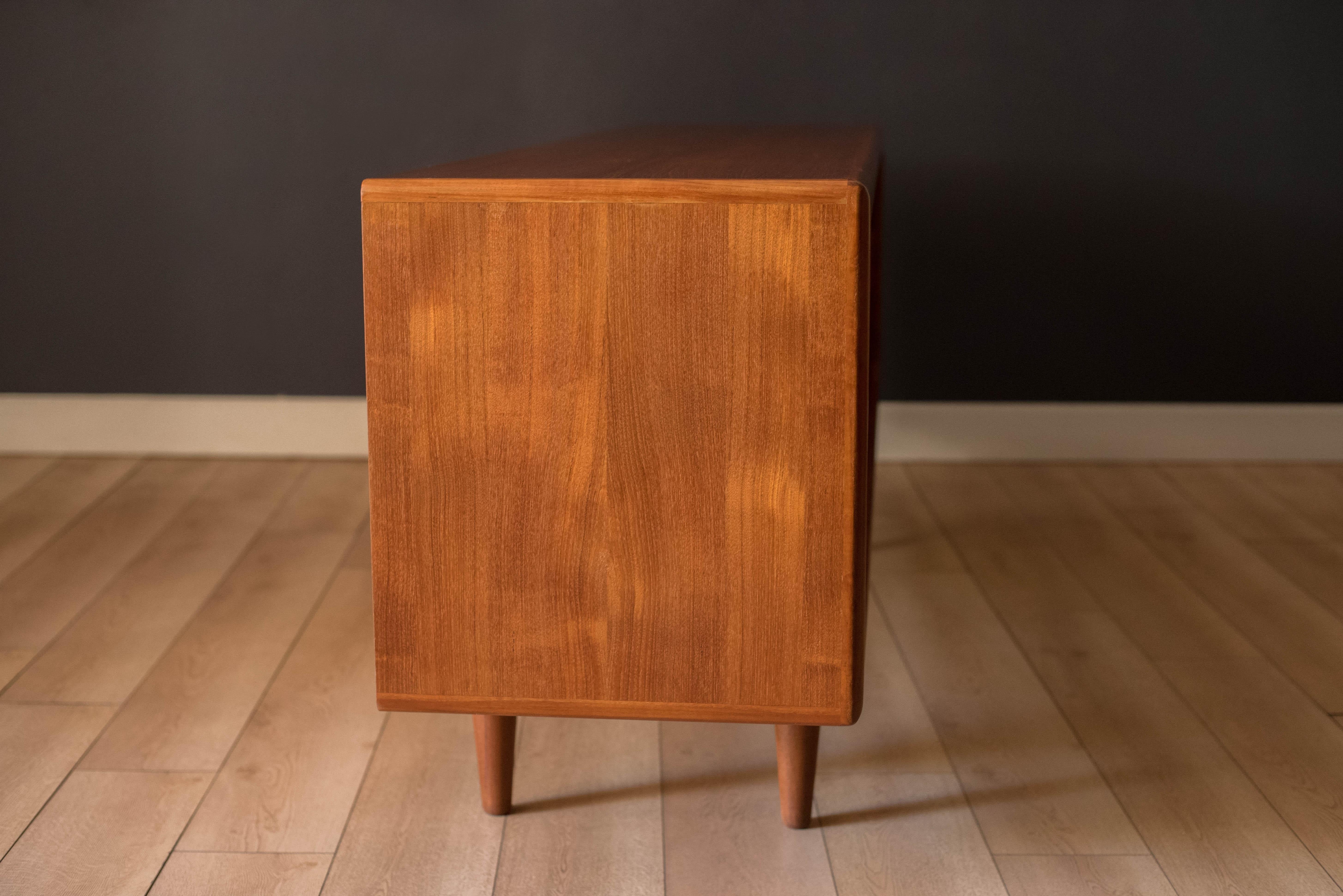 H. H. danese scultorea d'epoca in teak. Credenza Hansen in vendita 3