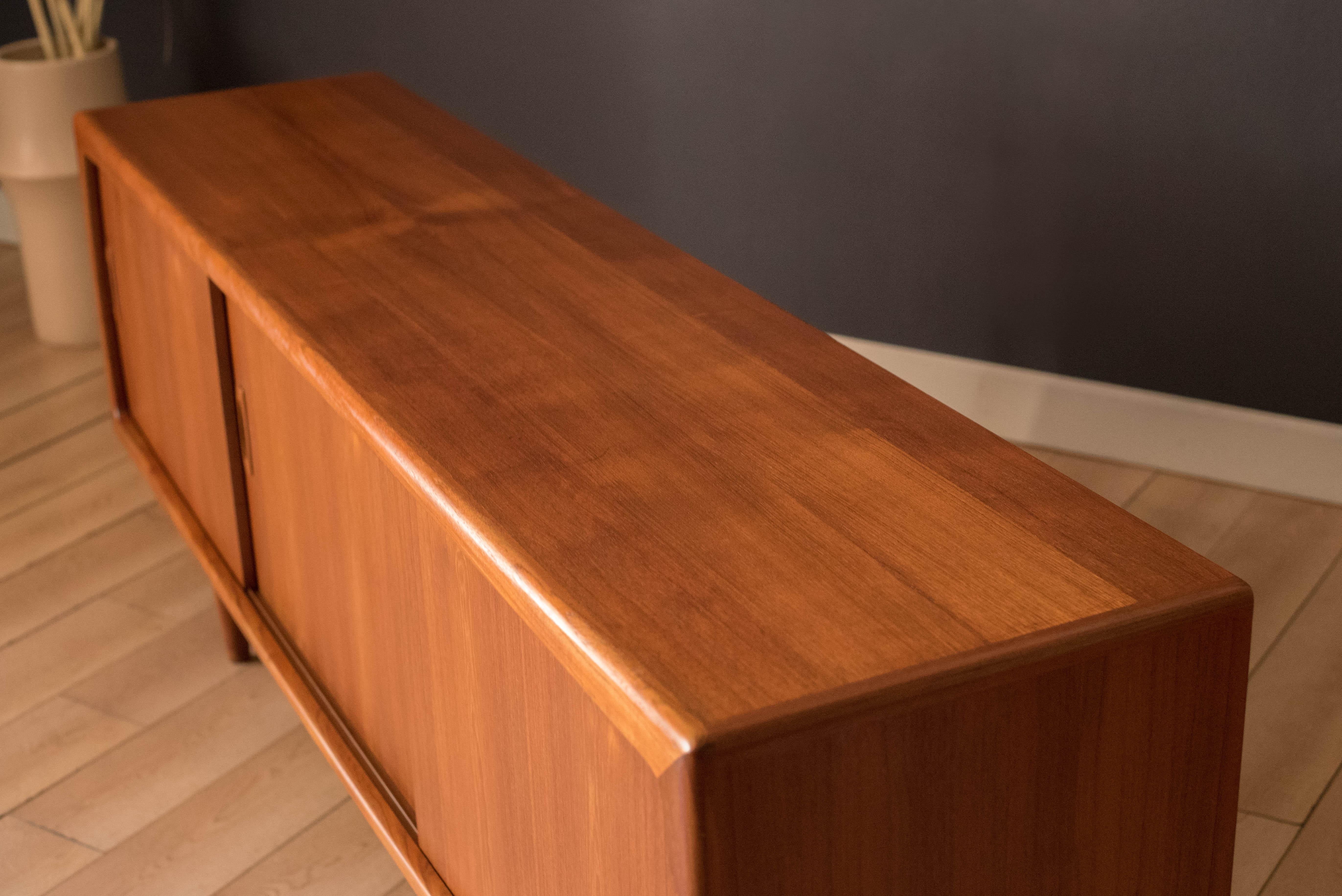 H. H. danese scultorea d'epoca in teak. Credenza Hansen in vendita 4