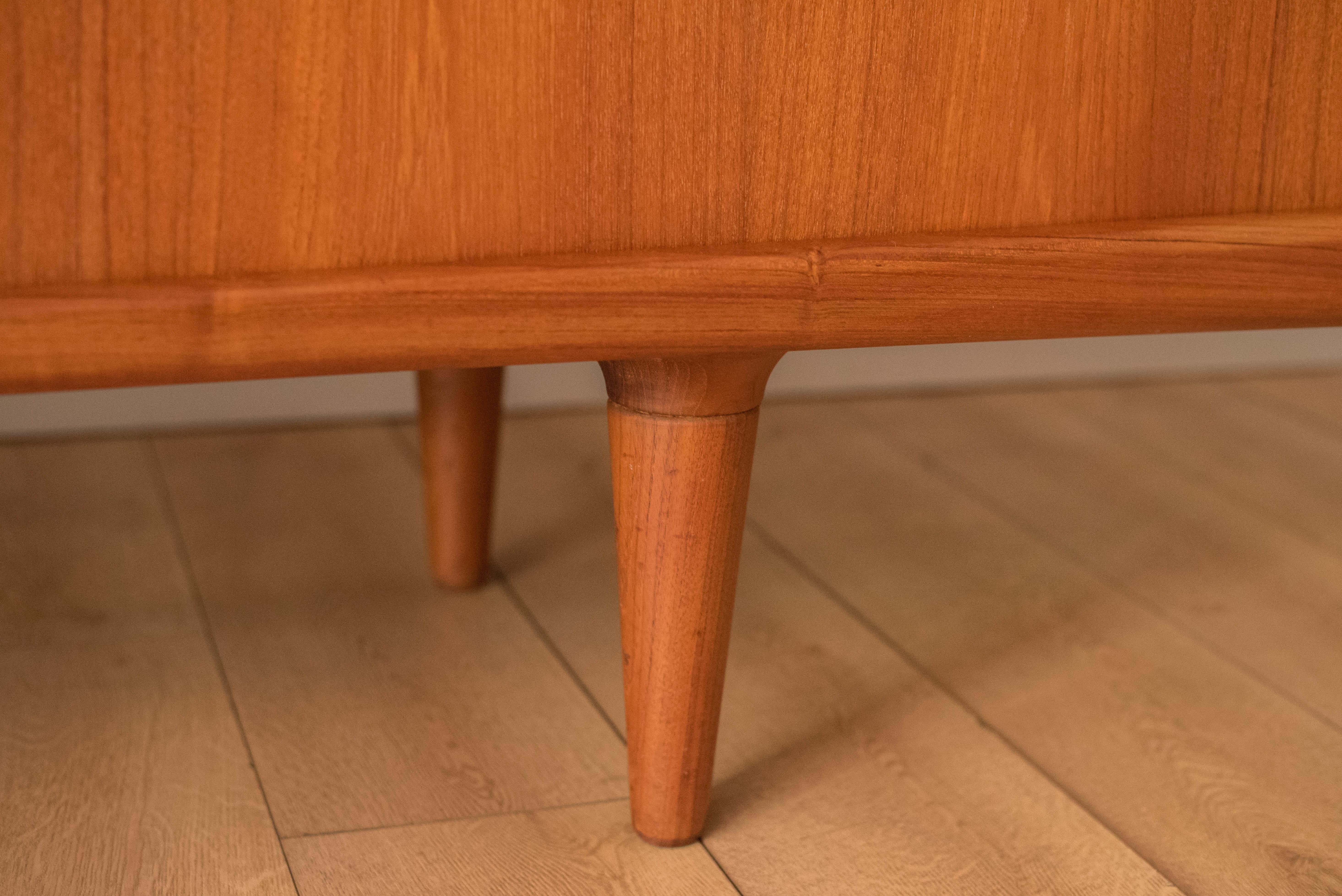 H. H. danese scultorea d'epoca in teak. Credenza Hansen in vendita 6