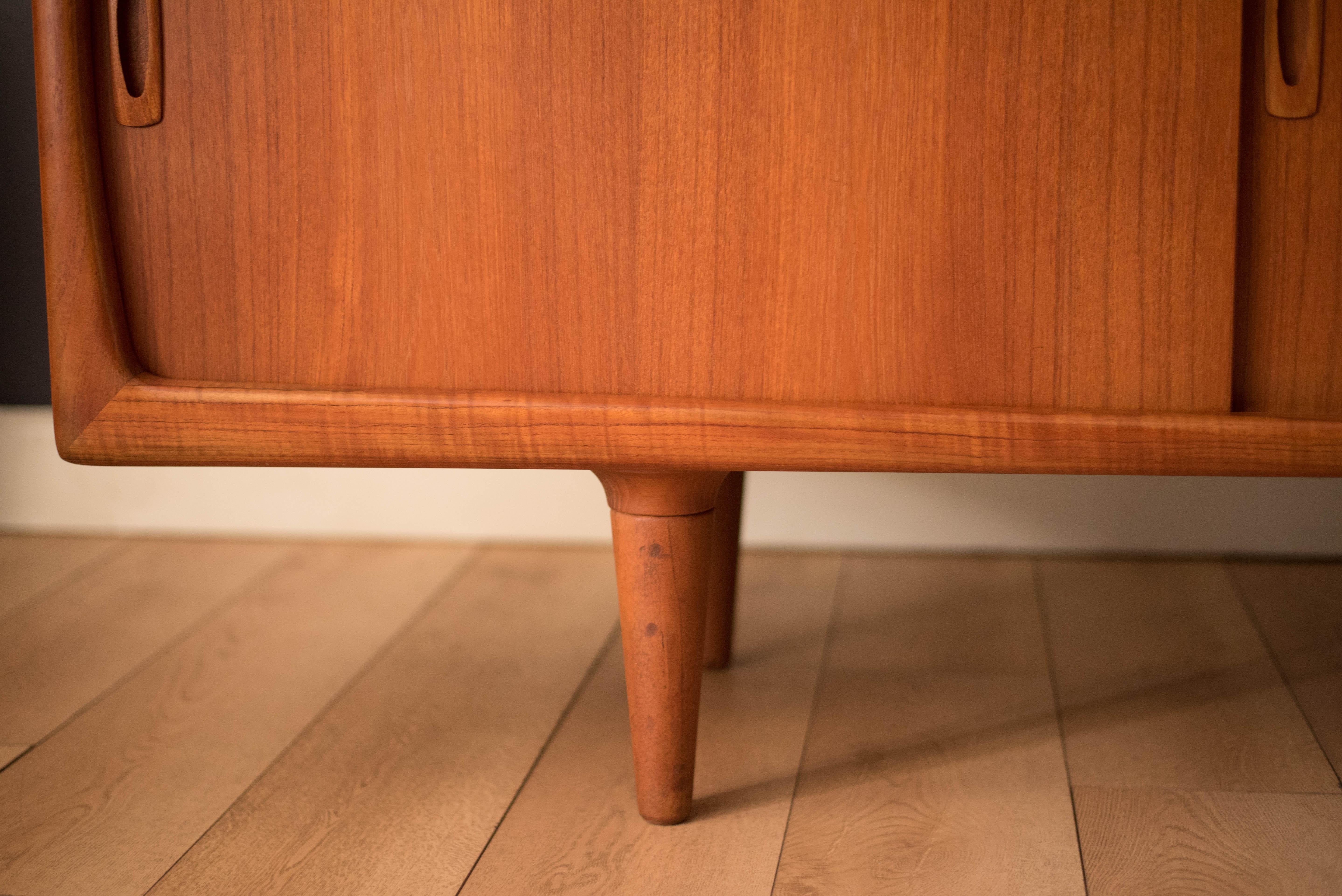 H. H. danese scultorea d'epoca in teak. Credenza Hansen in vendita 7