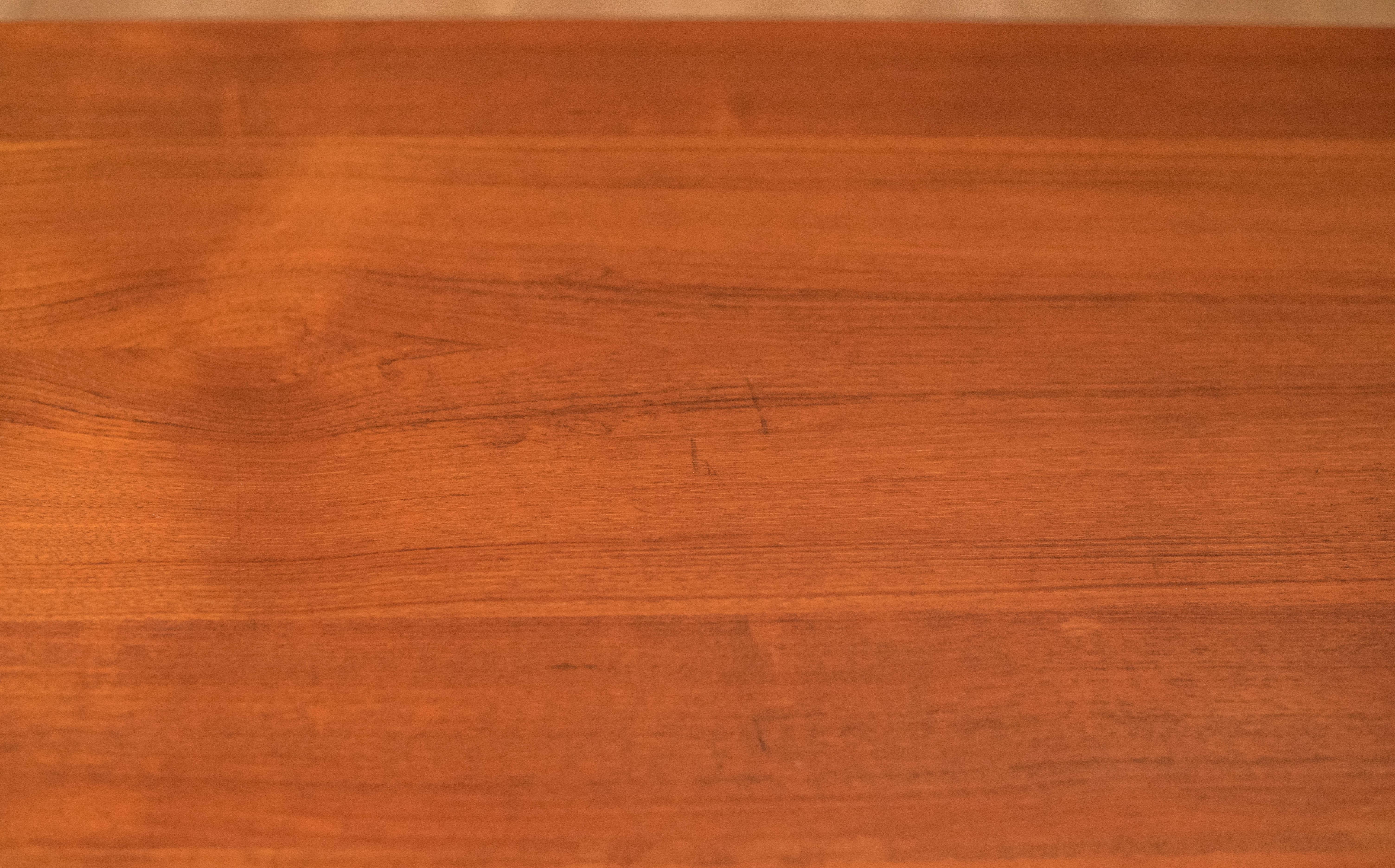 H. H. danese scultorea d'epoca in teak. Credenza Hansen in vendita 10
