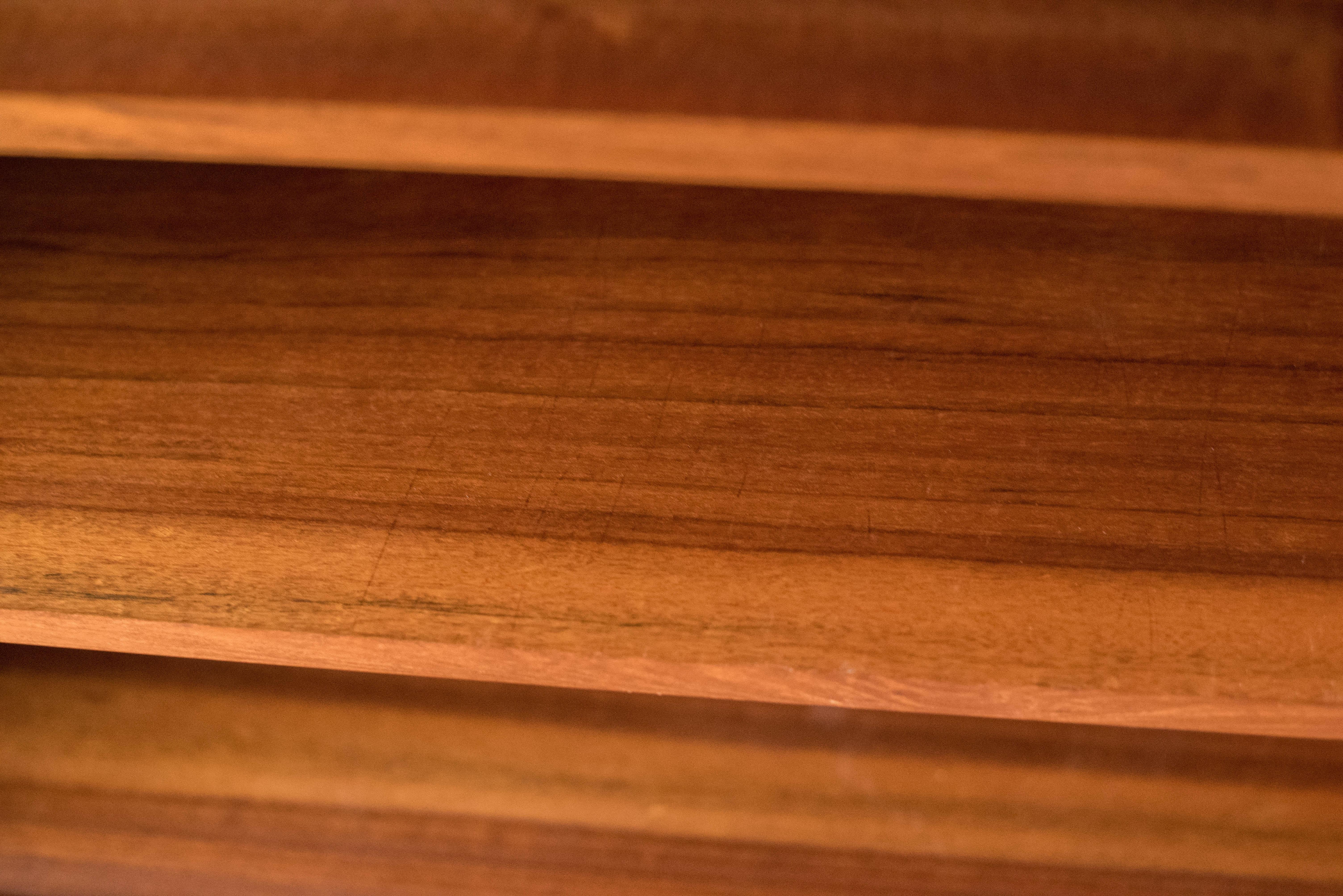 H. H. danese scultorea d'epoca in teak. Credenza Hansen in vendita 12