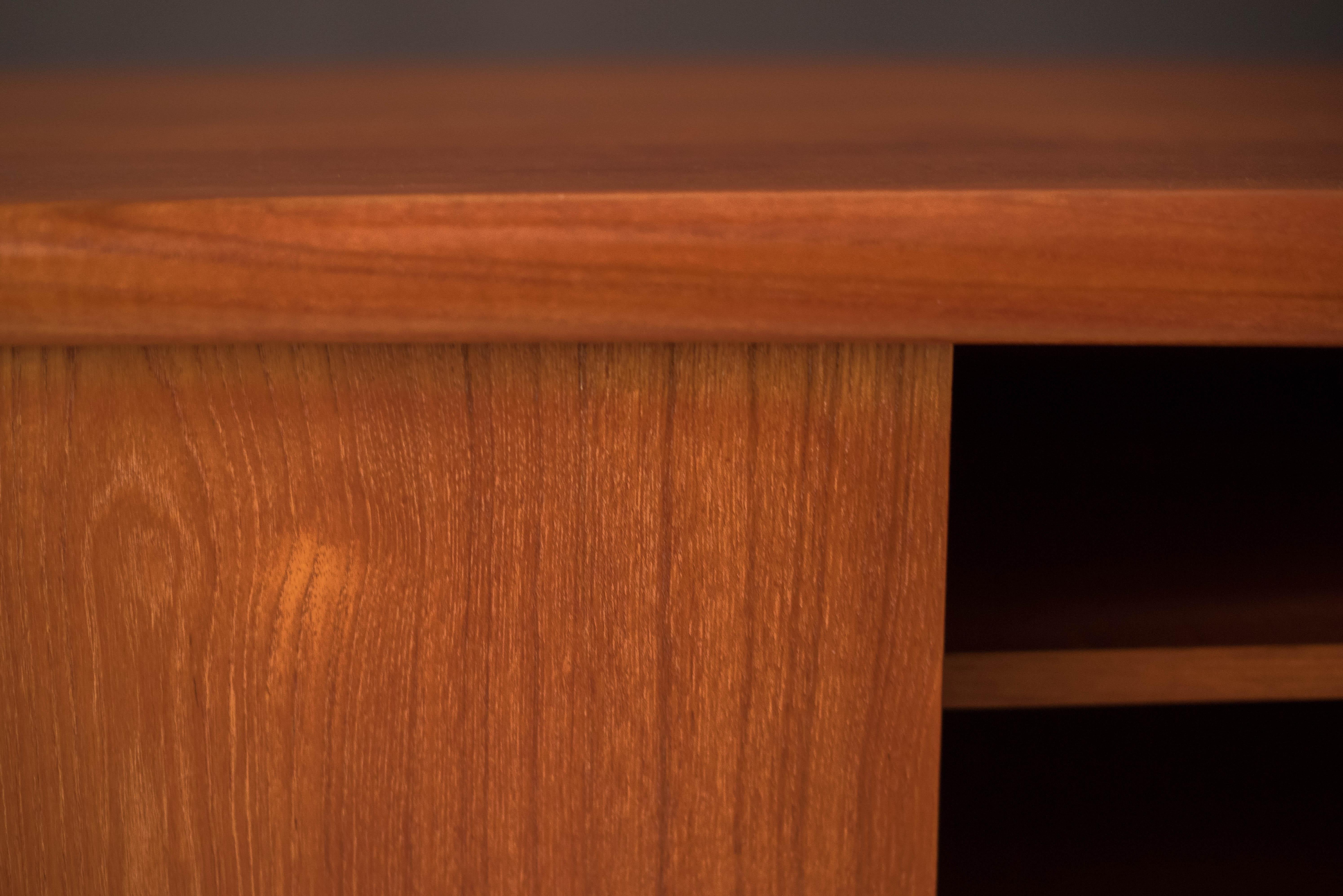 H. H. danese scultorea d'epoca in teak. Credenza Hansen in vendita 13