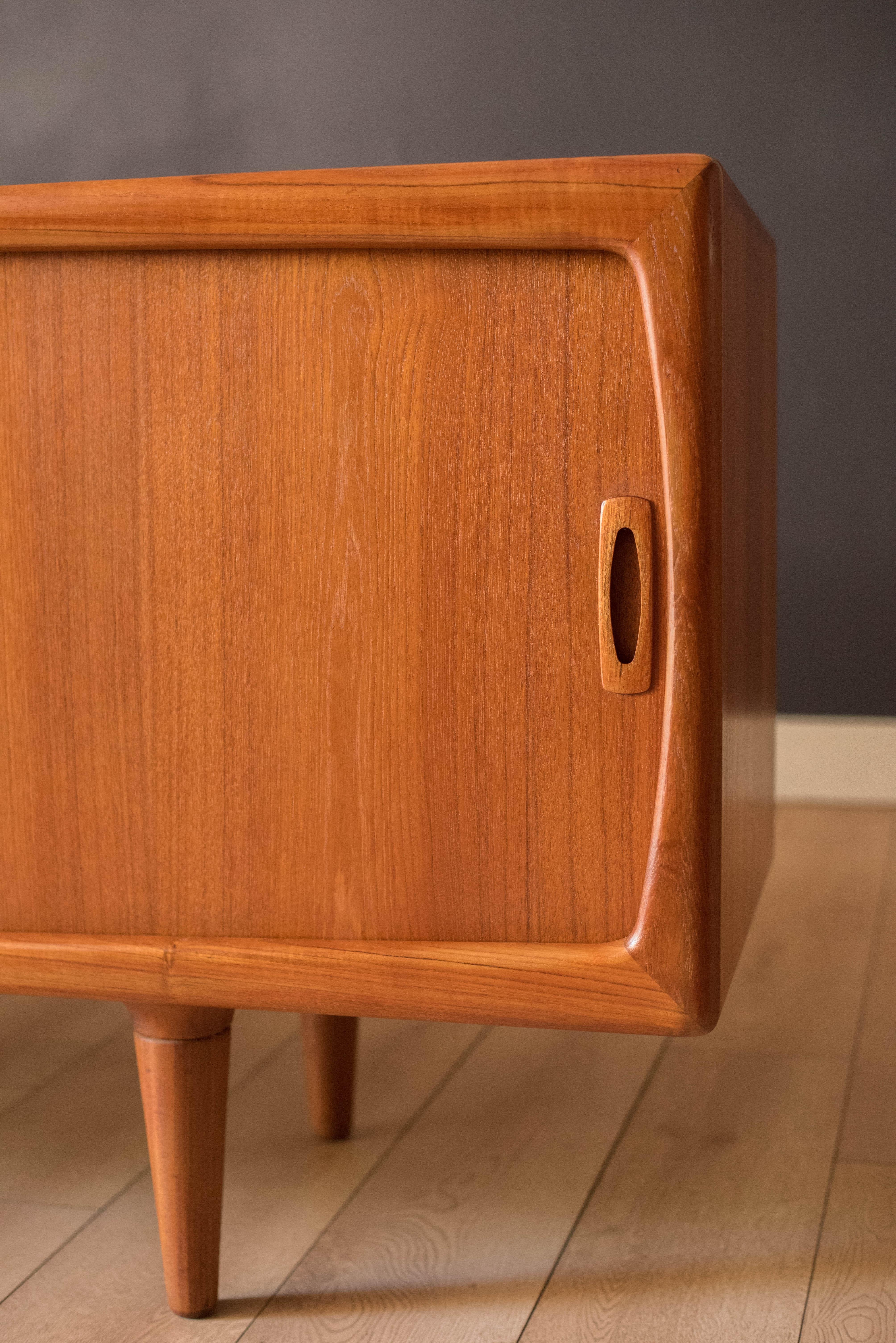 Teak H. H. danese scultorea d'epoca in teak. Credenza Hansen in vendita