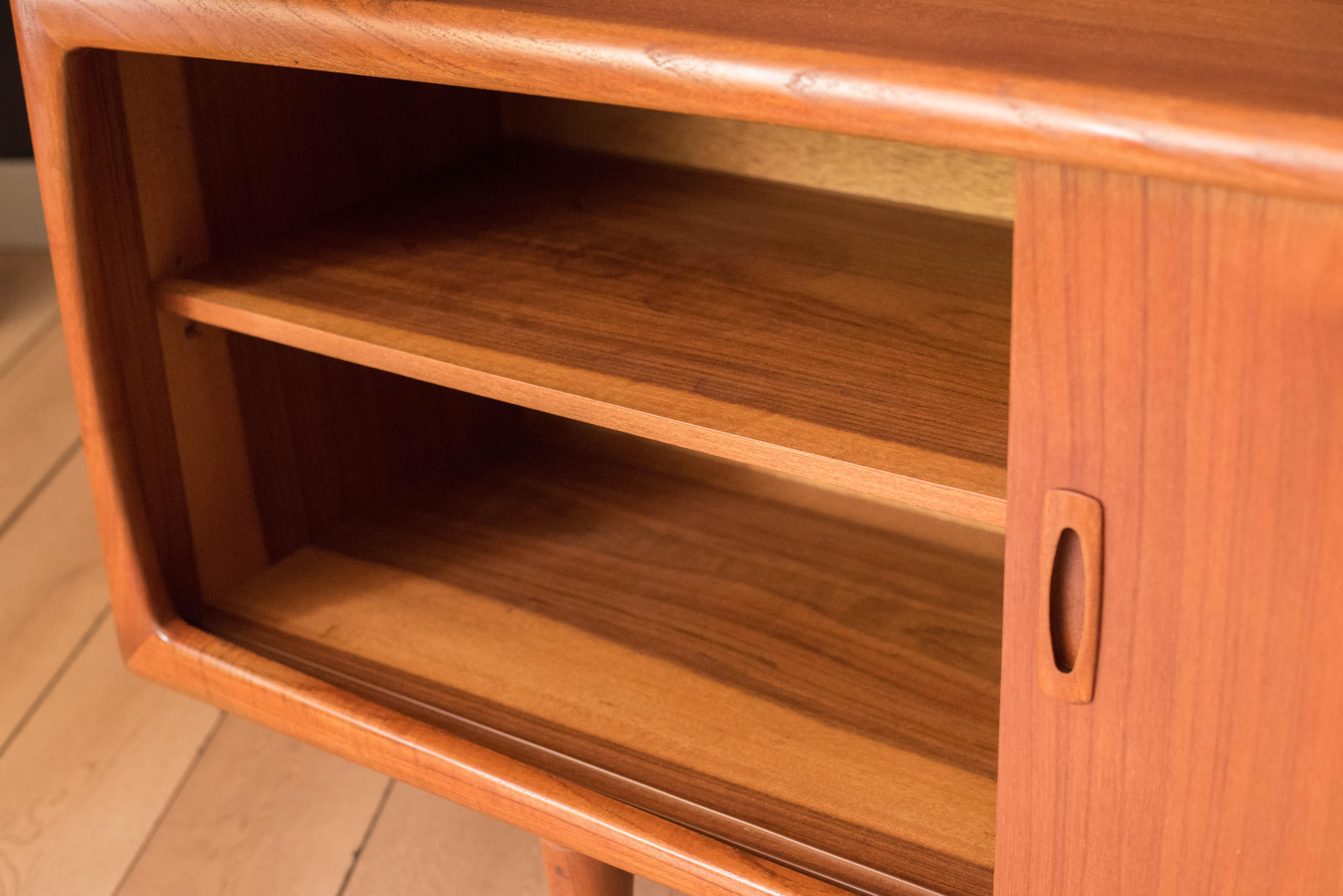 H. H. danese scultorea d'epoca in teak. Credenza Hansen in vendita 2