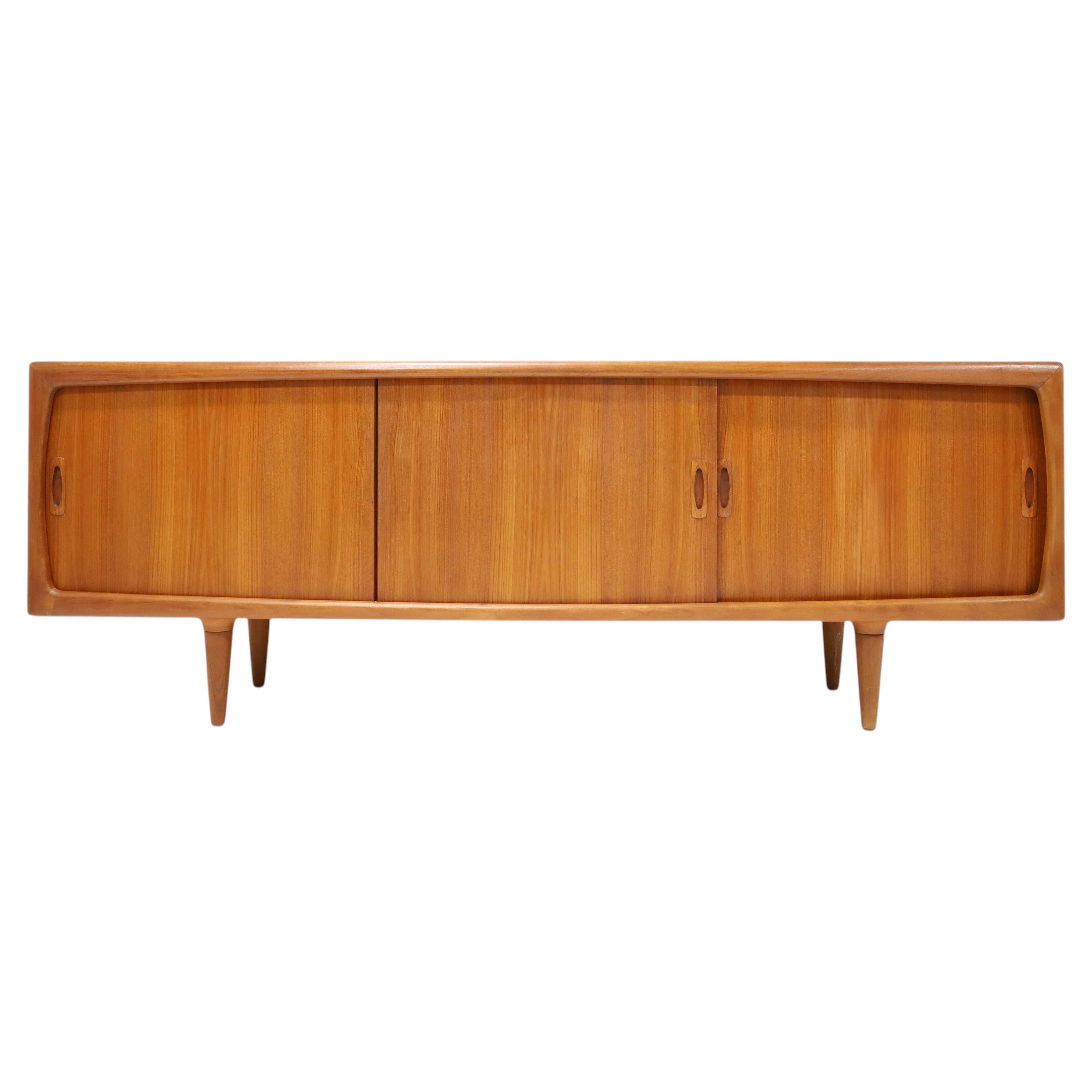 Sculpturale teck danois vintage H.P. Crédence Hansen Sideboard en vente