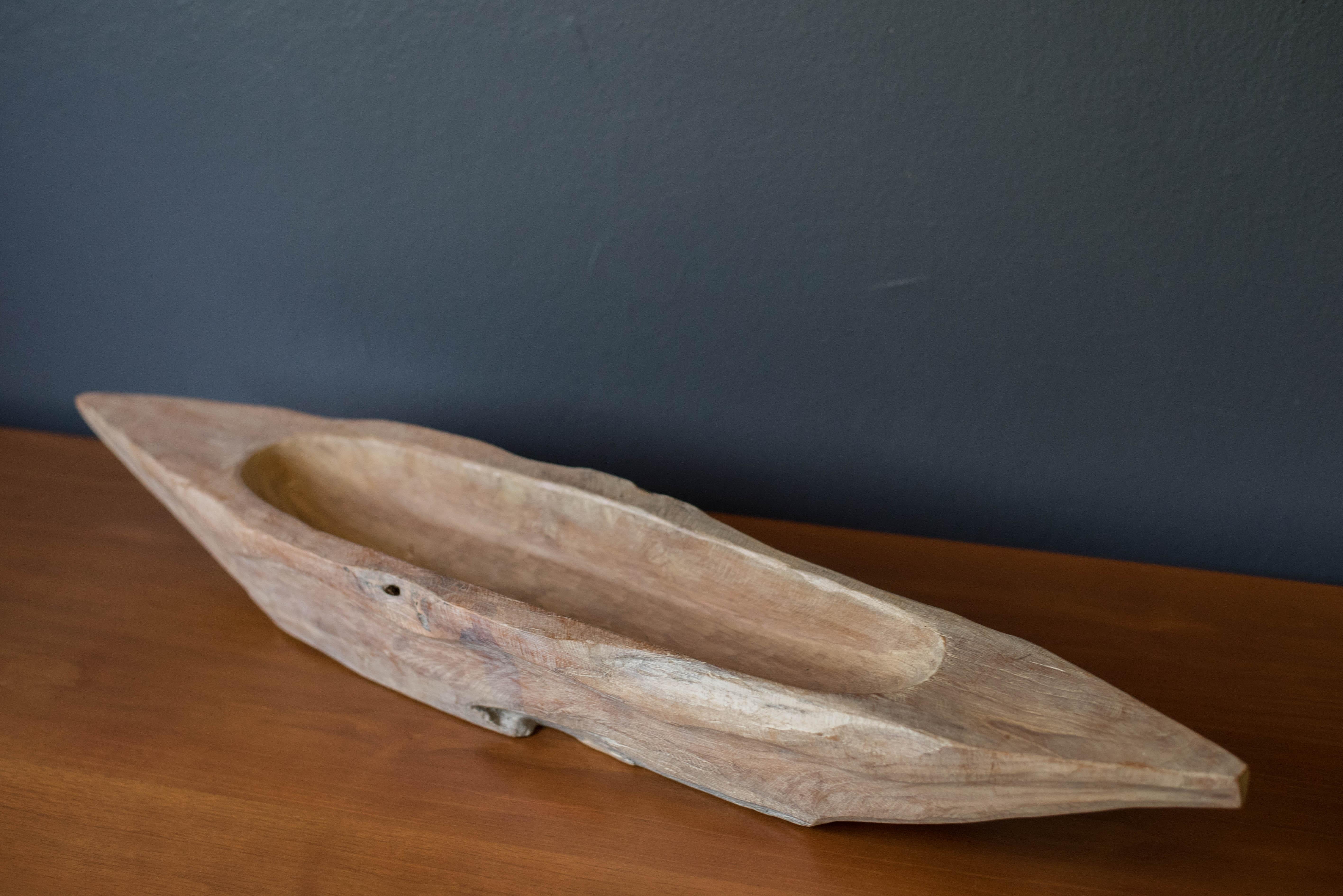Vintage Sculptural Decorative Natural Wooden Centerpiece Bowl In Good Condition For Sale In San Jose, CA