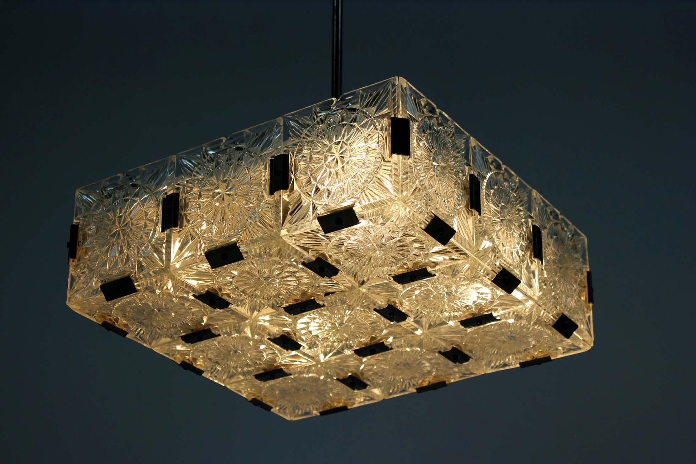 Lampada a sospensione scultorea in vetro vintage attribuita a Kamenický Šenov, anni '70 in vendita 11