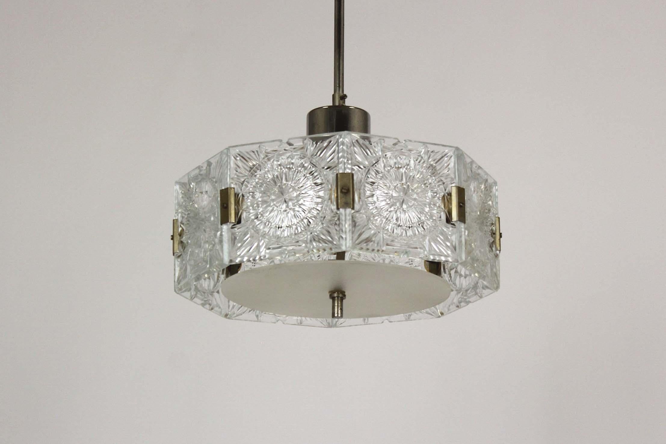 Lampe suspendue sculpturale en verre vintage par Kamenický Šenov, 1970 en vente 4