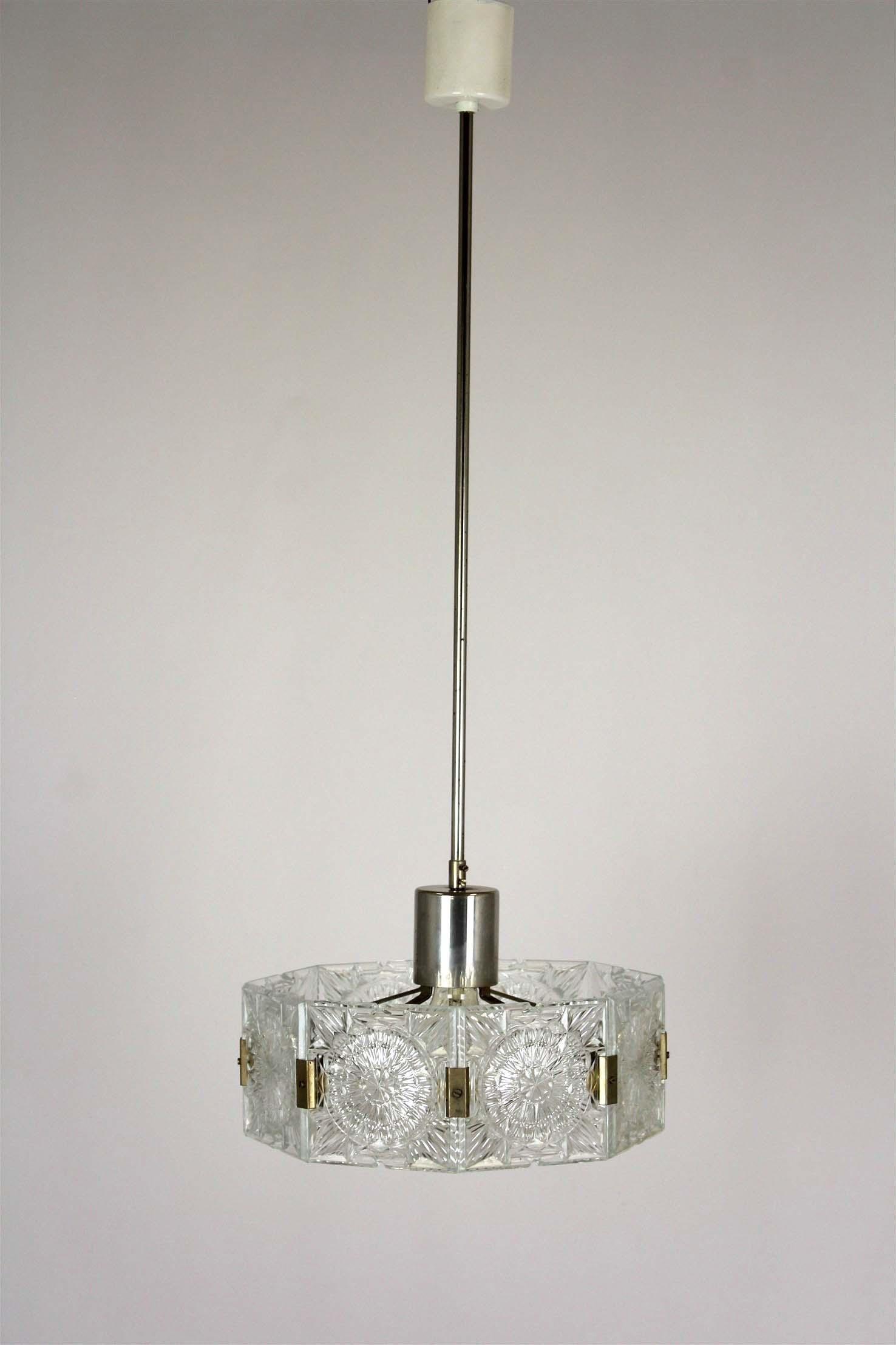 Lampe suspendue sculpturale en verre vintage par Kamenický Šenov, 1970 Bon état - En vente à Żory, PL