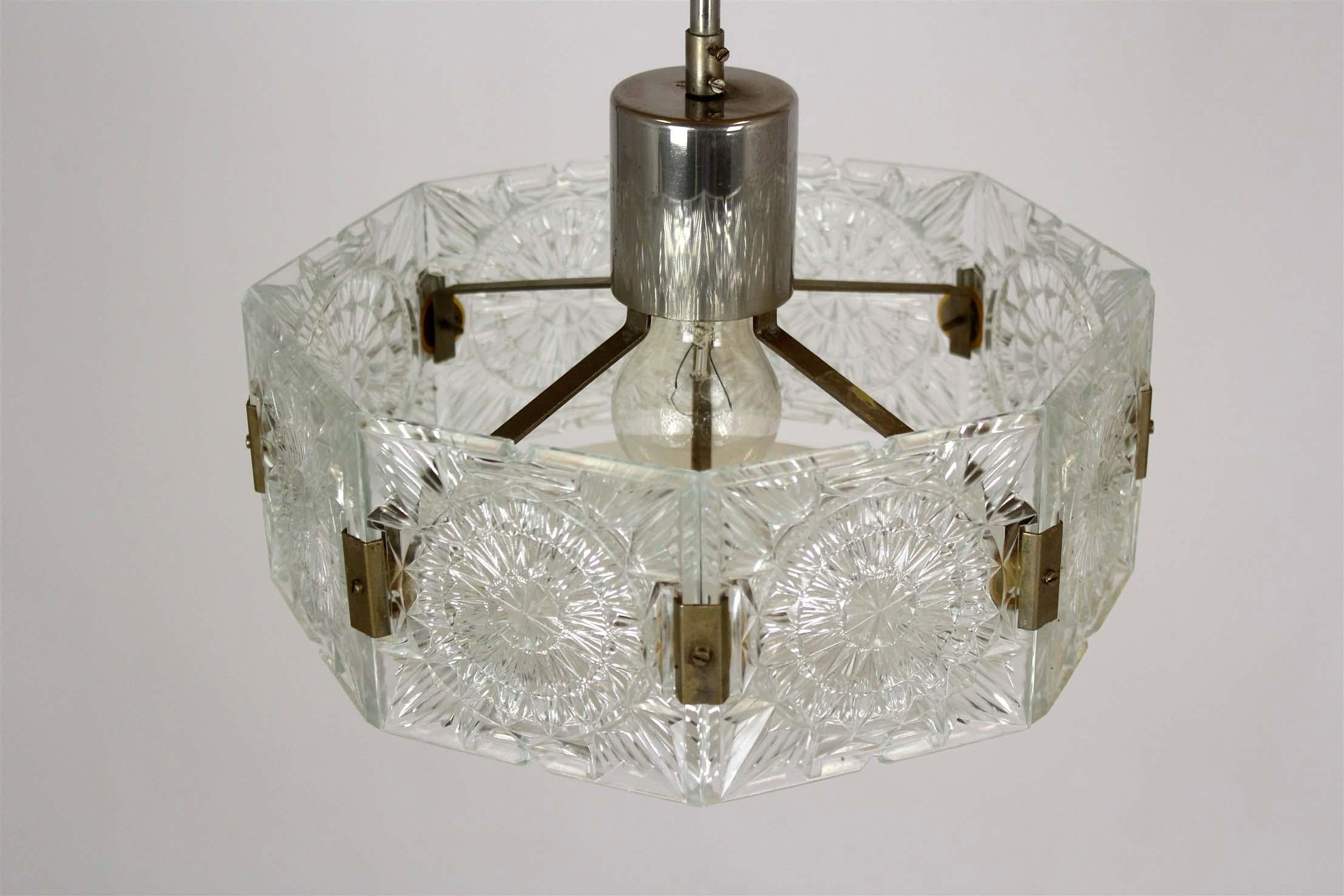 20ième siècle Lampe suspendue sculpturale en verre vintage par Kamenický Šenov, 1970 en vente