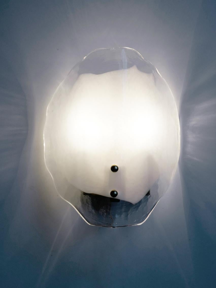 One of two organic white and clear blown Murano glass and brass sconce by J.T. Kalmar.
Austria, 1960s.
Lamp sockets: 2