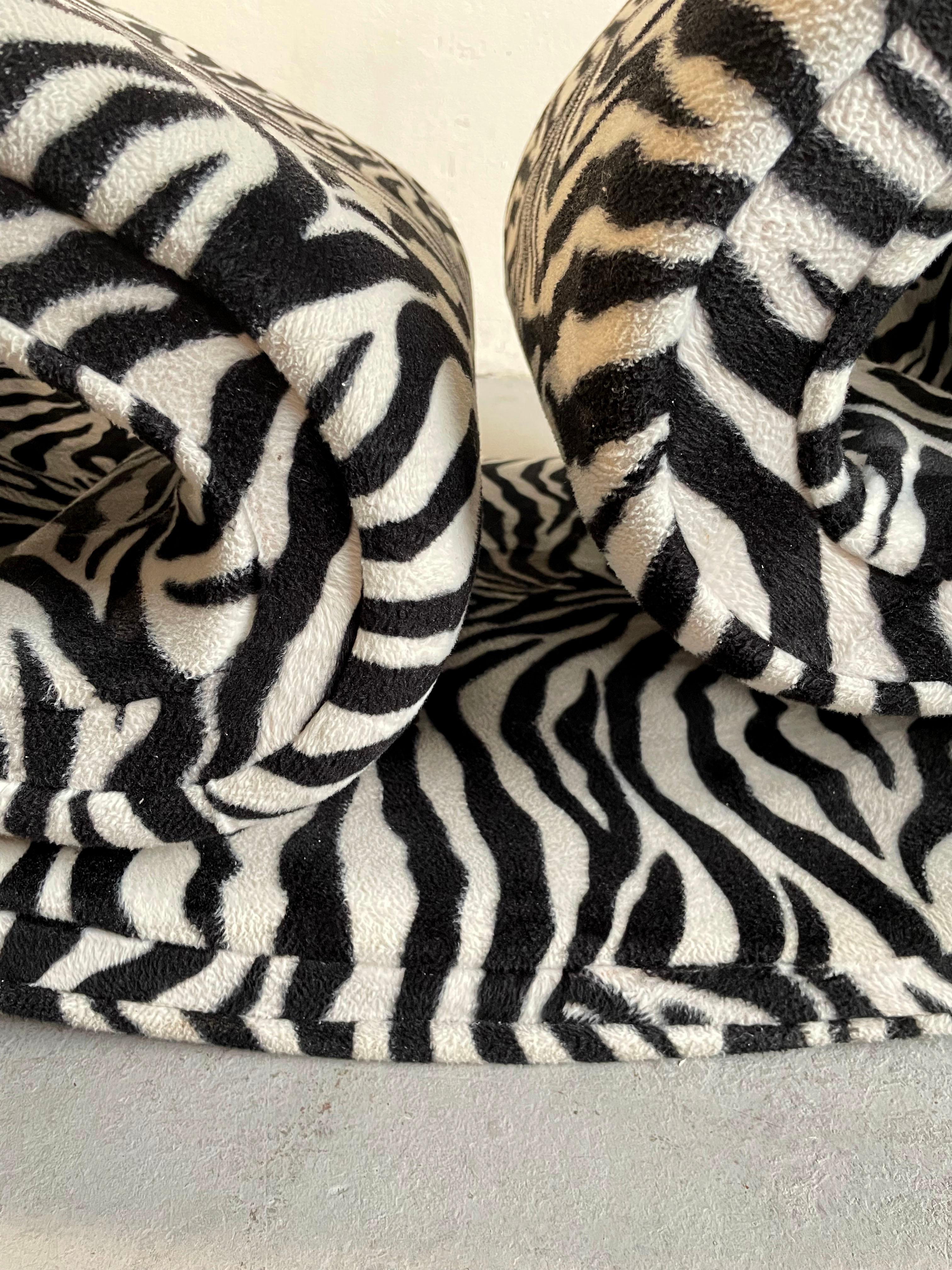 Vintage Sculptural Organic Shape Lounge Chair in Zebra Fabric, C1970s For Sale 1