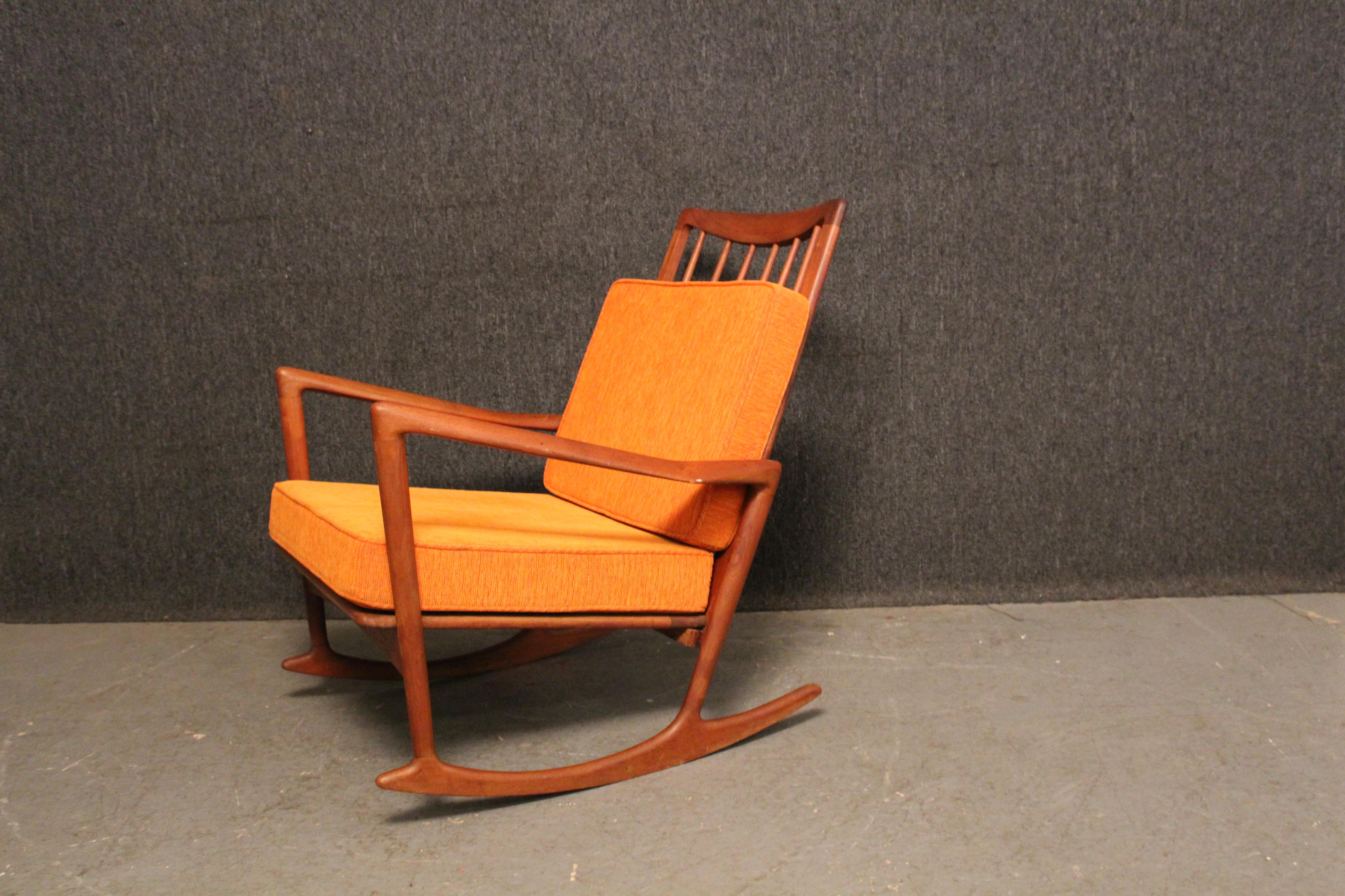 Vintage Sculptural Rocking Chair by Ib Kofod-Larsen for Selig Denmark For Sale 11