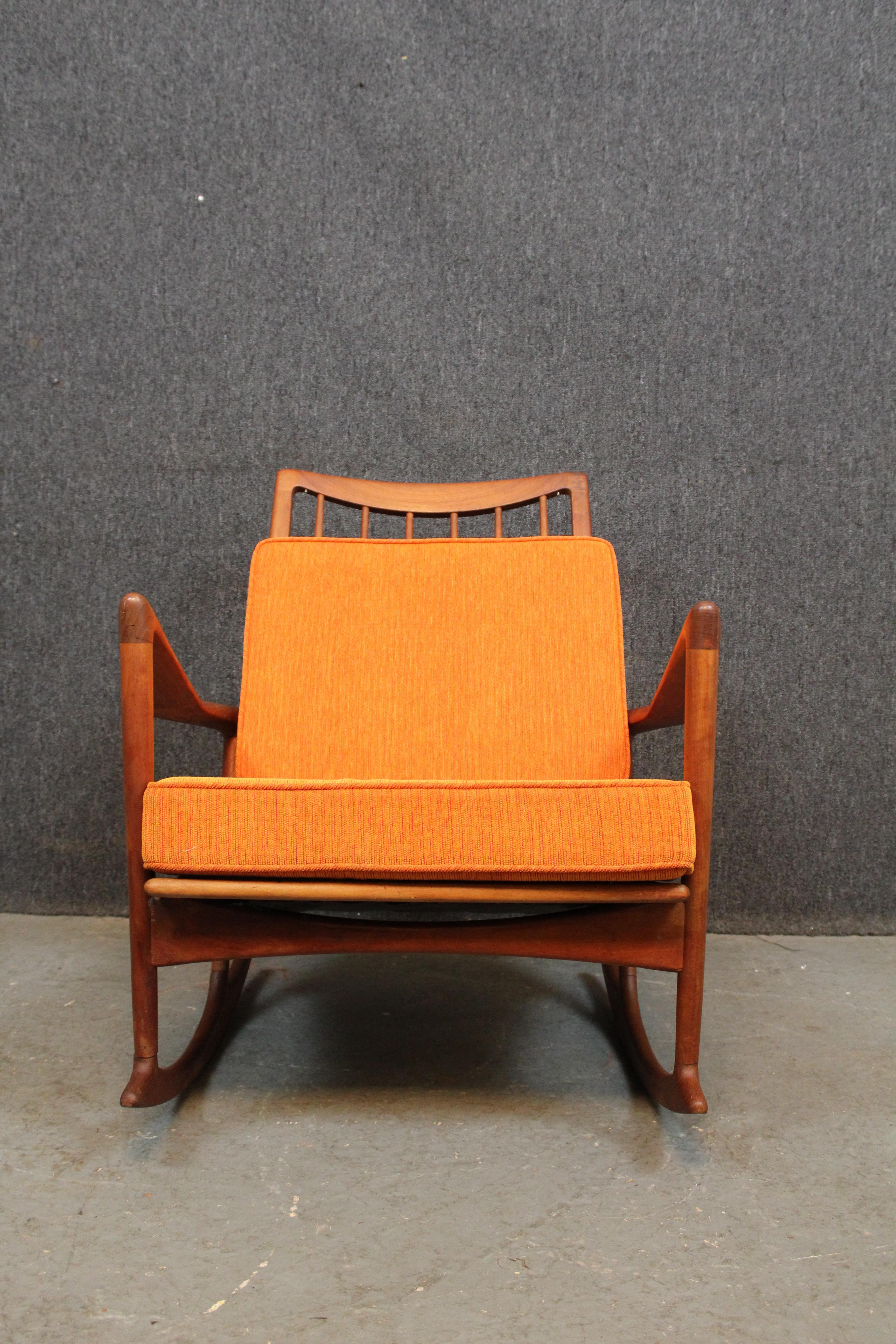 20th Century Vintage Sculptural Rocking Chair by Ib Kofod-Larsen for Selig Denmark For Sale