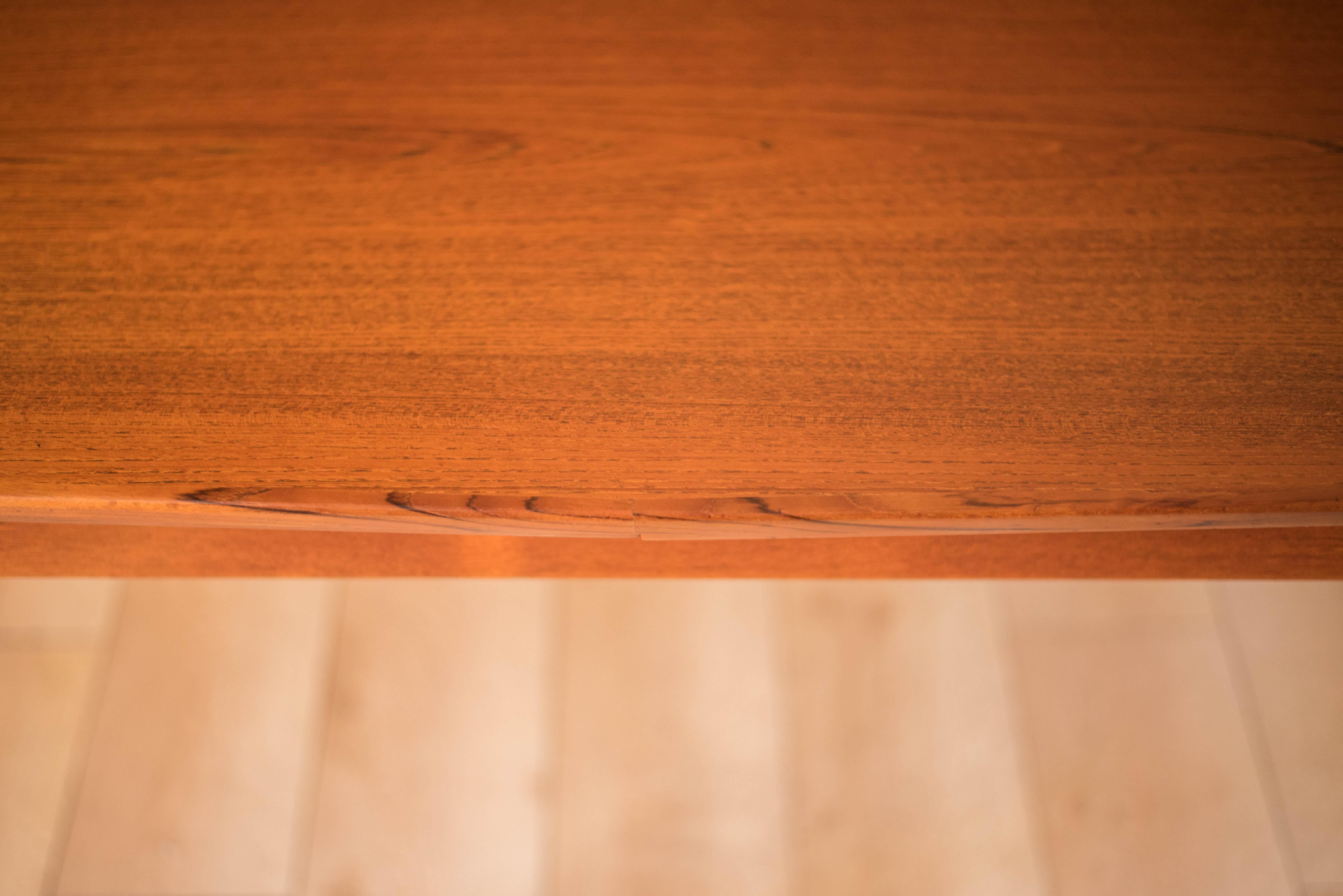 Vintage Sculptural Scandinavian Extension Teak Draw Leaf Dining Table en vente 5