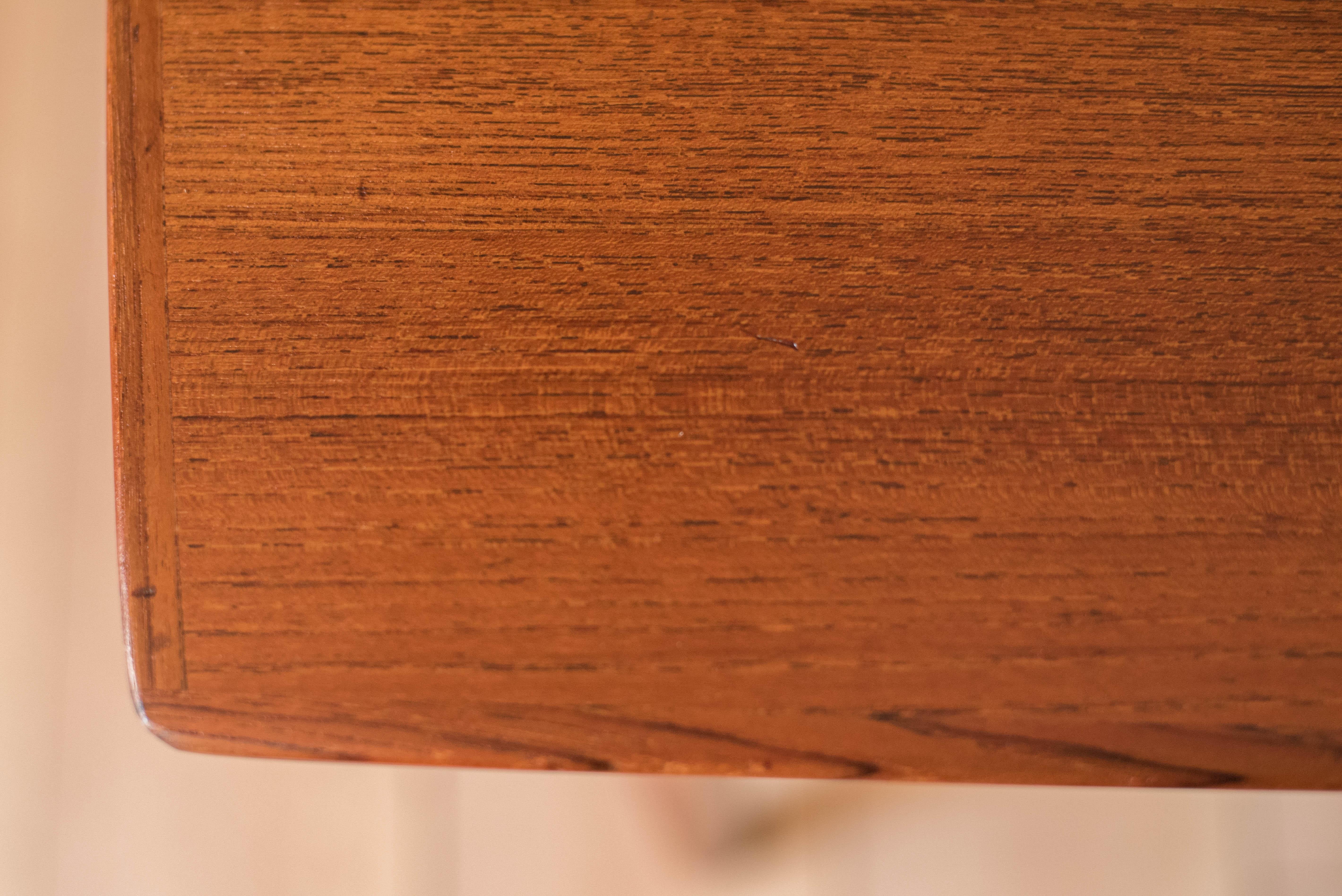 Vintage Sculptural Scandinavian Extension Teak Draw Leaf Dining Table en vente 6