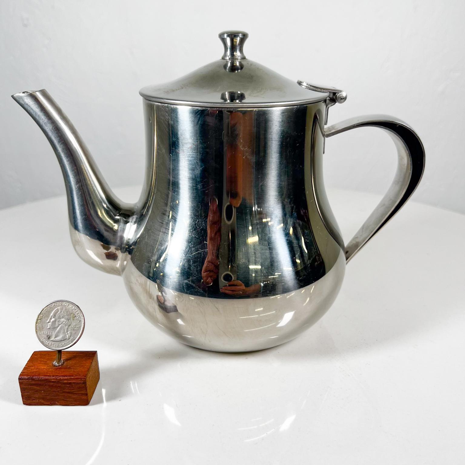 Late 20th Century Vintage 18/8 Stainless Steel Tea Pot Personal Pitcher
8.75 d x 5 w x 6.5 h
Original unrestored vintage condition.
See all images provided.