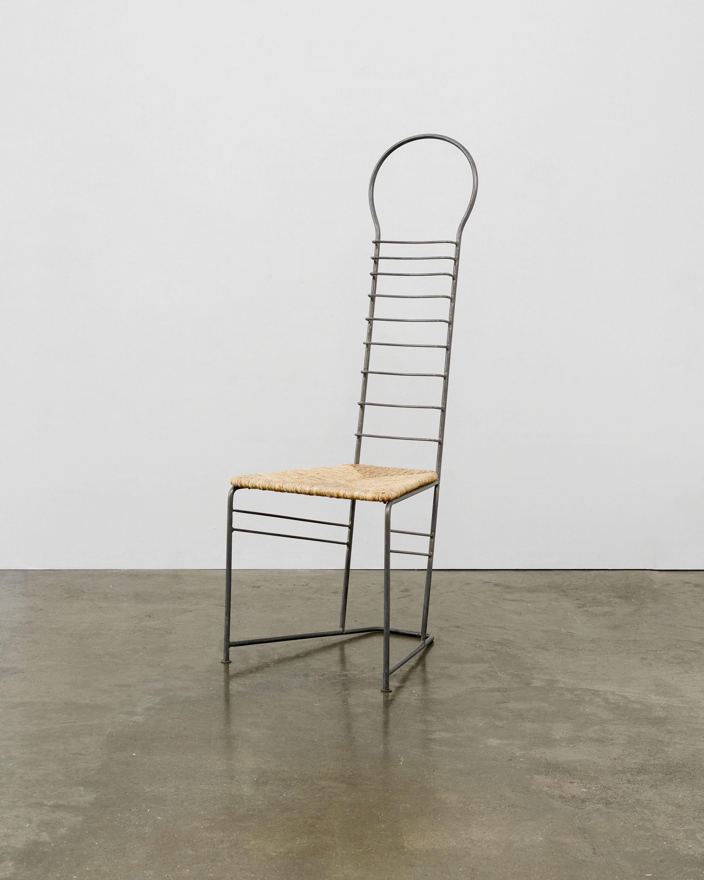 Vintage Sculptural Stahl und Stroh Stuhl (Postmoderne) im Angebot