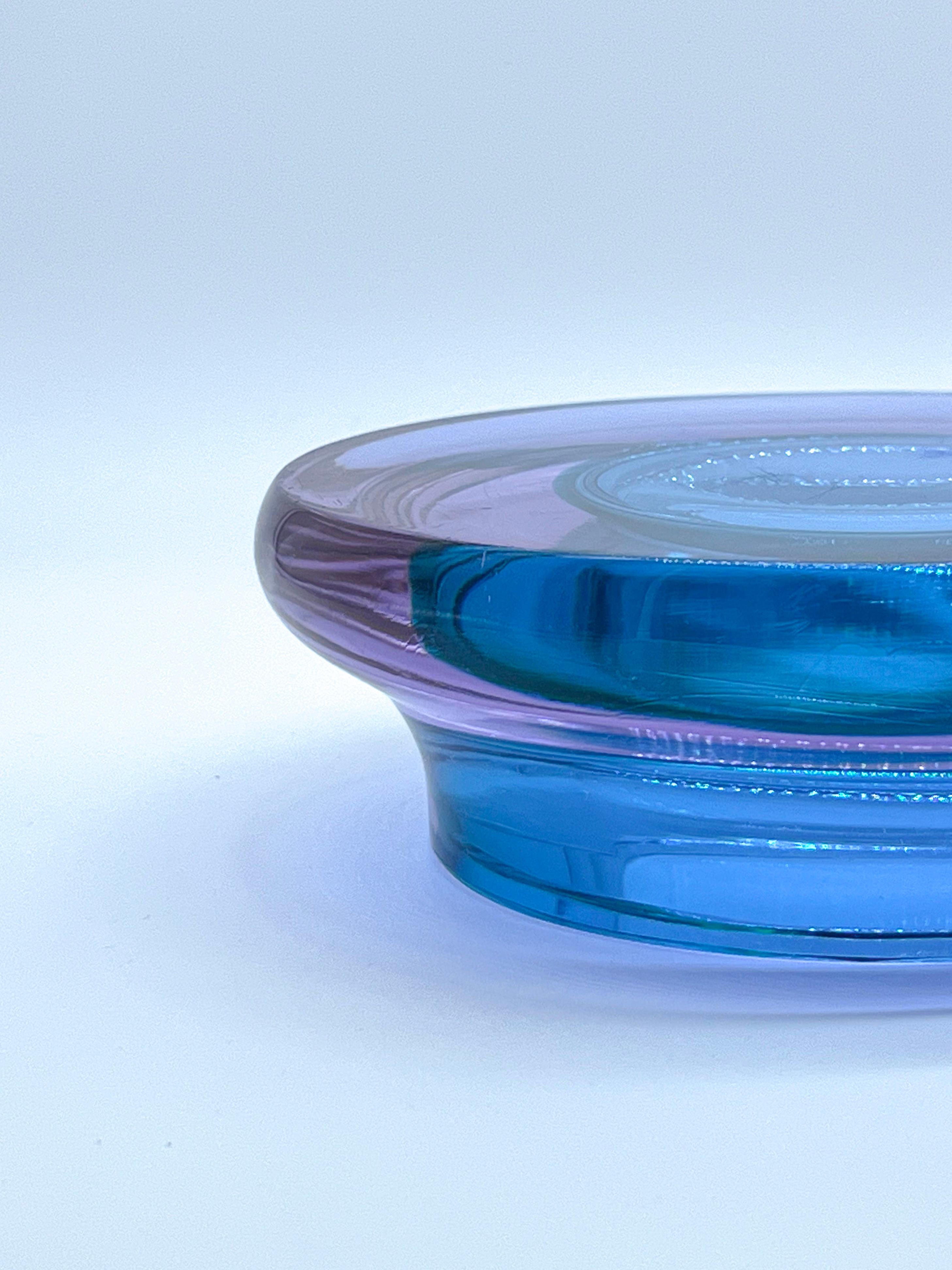 Vintage sculptural valet tray in thick Sommerso Murano glass, blue and violet In Good Condition For Sale In Milano, IT