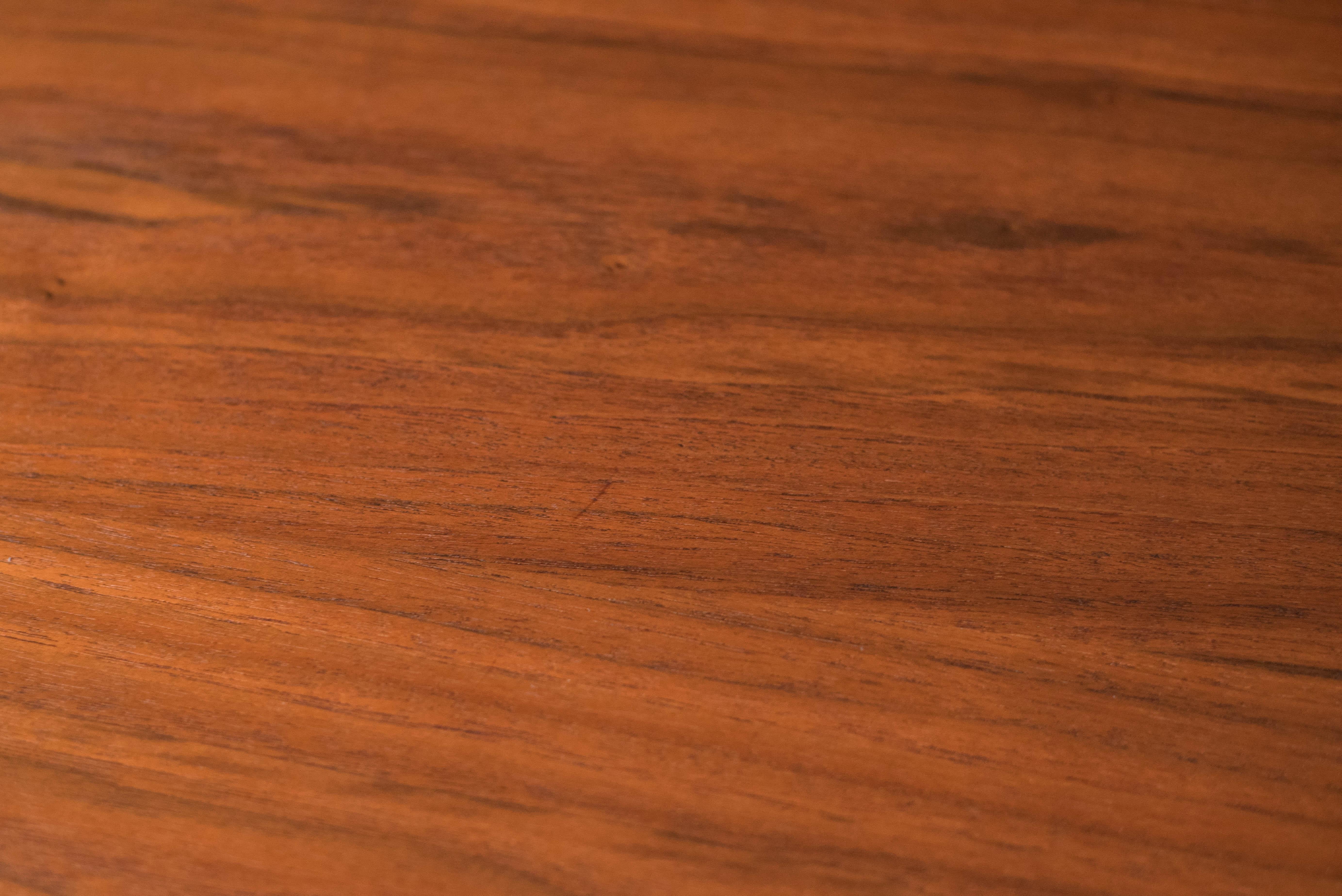 Vintage Sculptural Walnut Coffee Table by Folke Ohlsson for Dux en vente 3