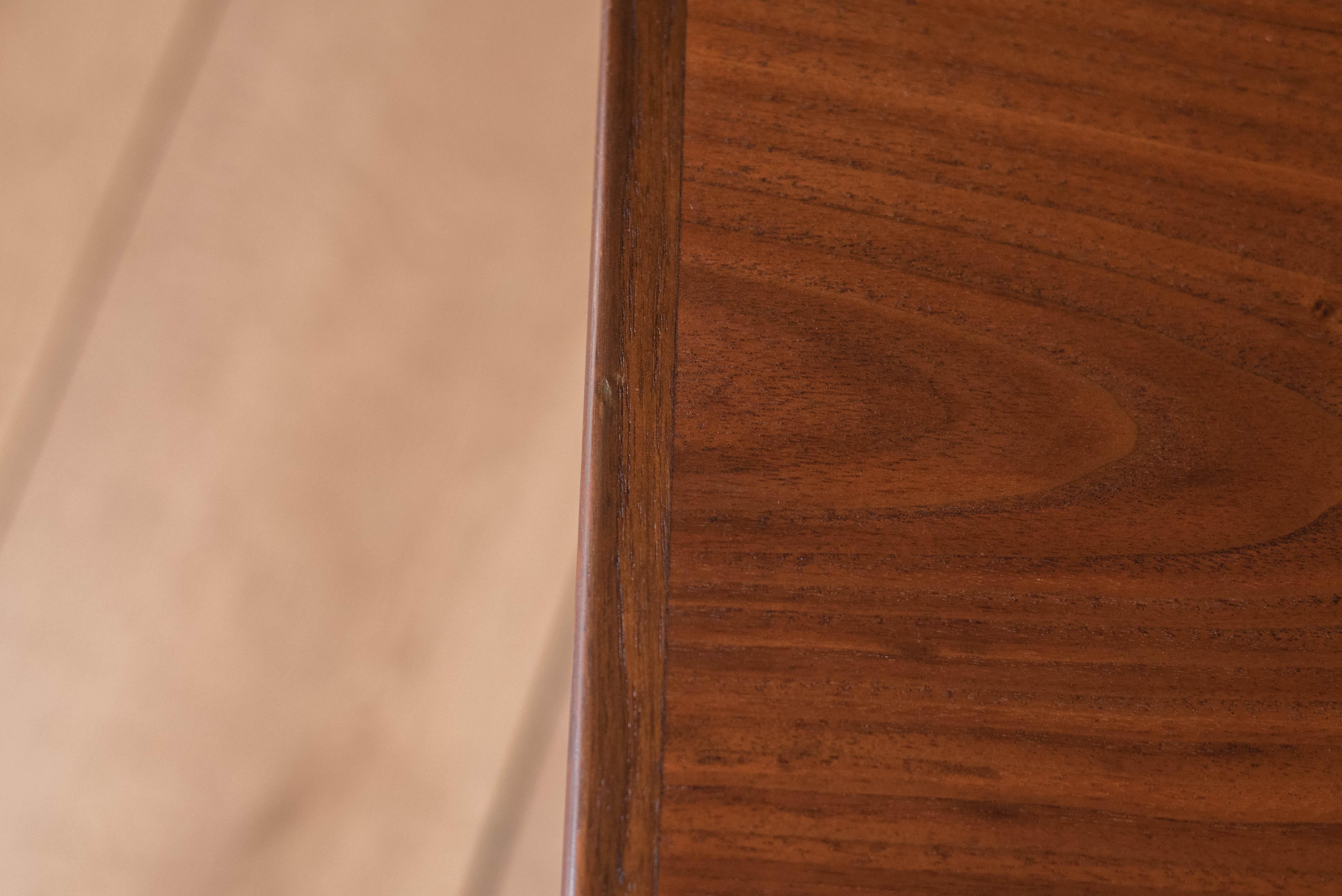 Vintage Sculptural Walnut Coffee Table by Folke Ohlsson for Dux en vente 4